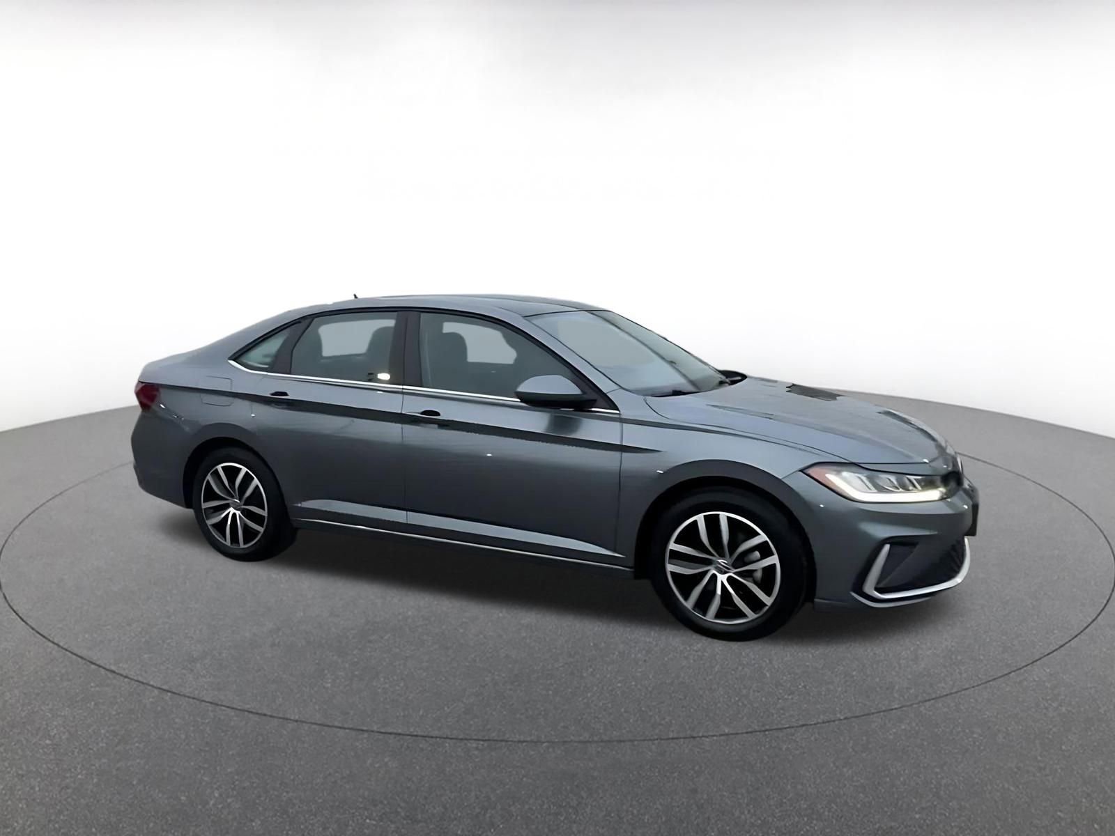 Thumbnail: 2025 Volkswagen Jetta - 2