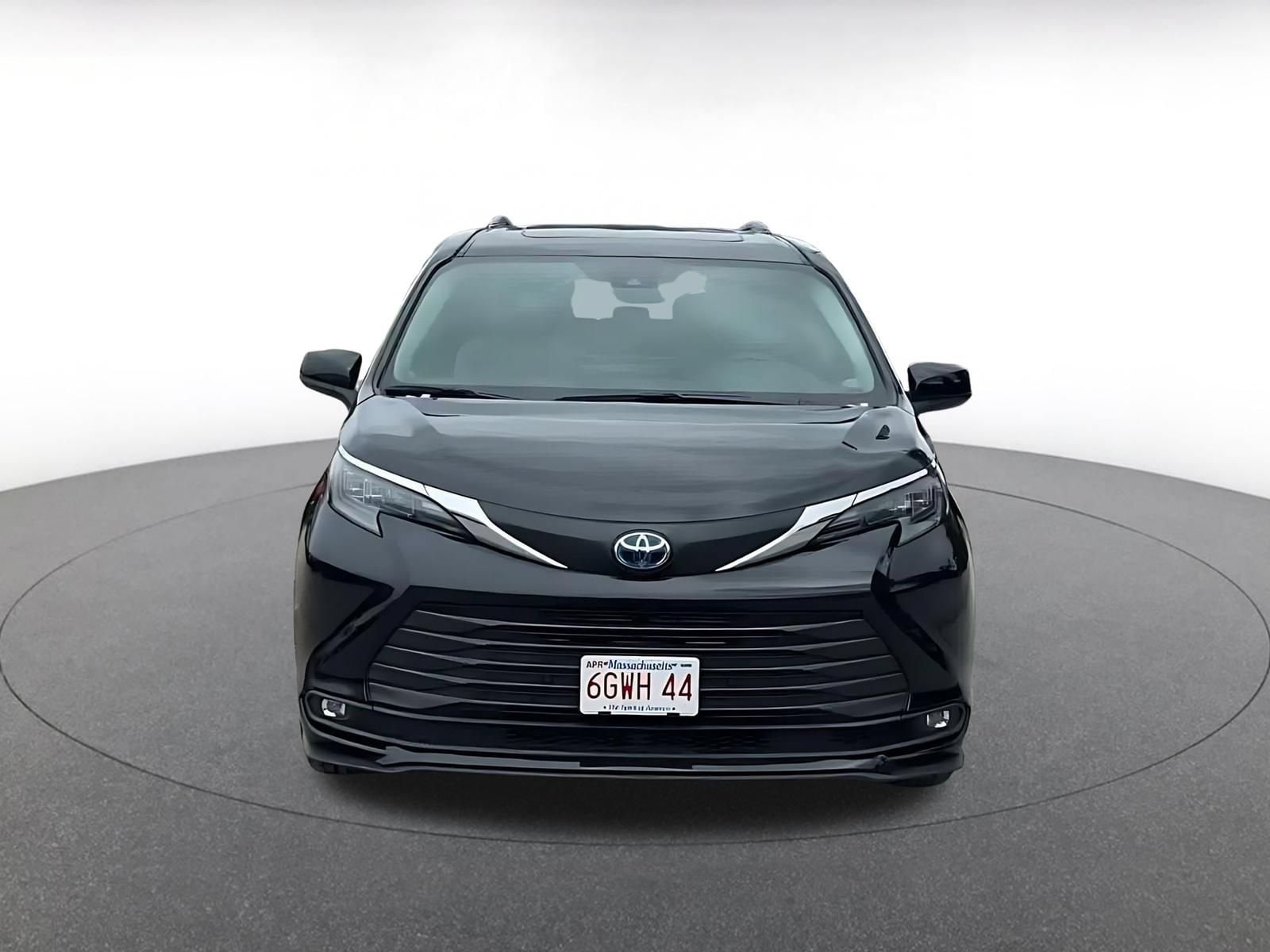 Thumbnail: 2025 Toyota Sienna - 4