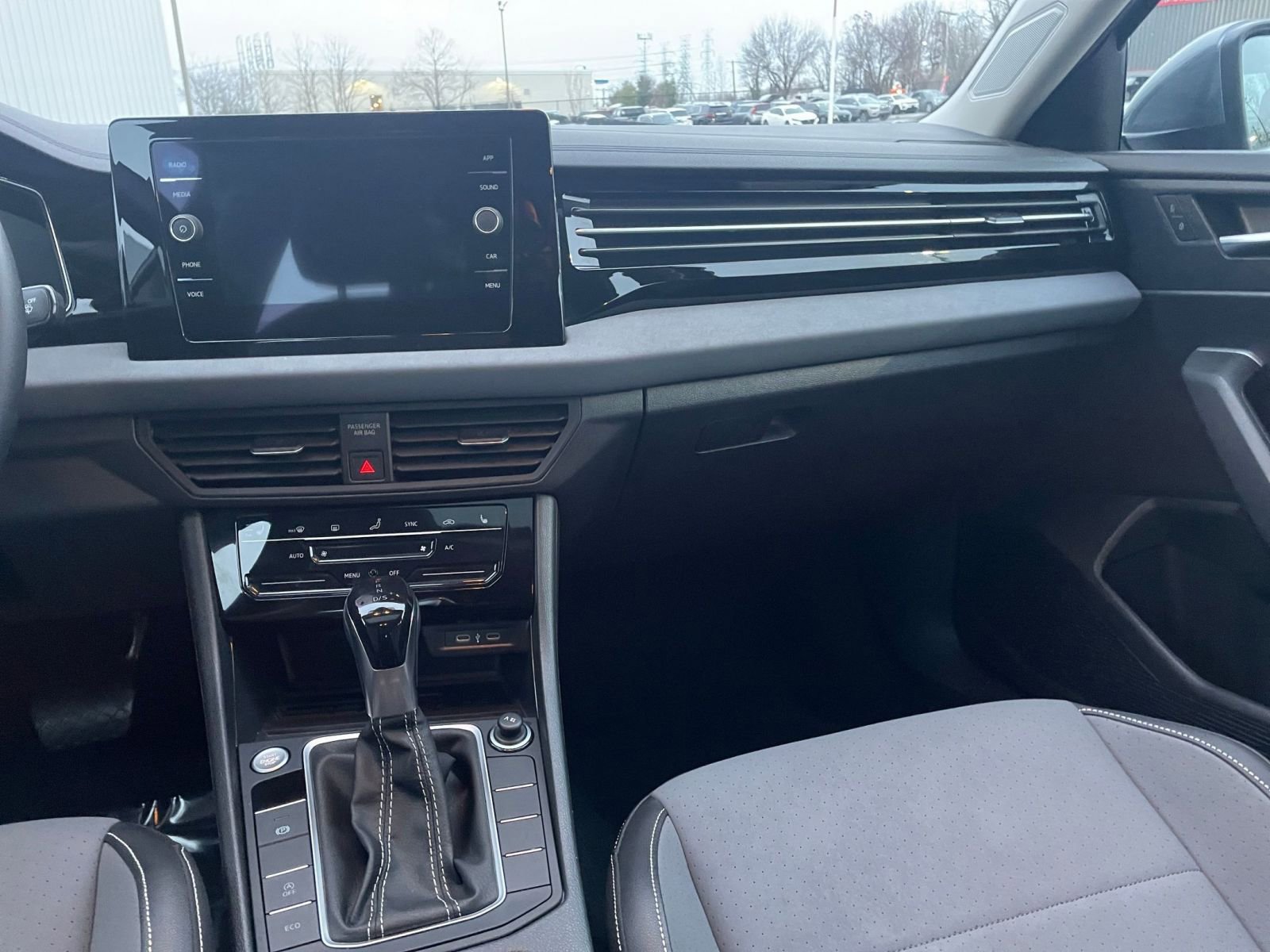 Thumbnail: 2025 Volkswagen Jetta - 34