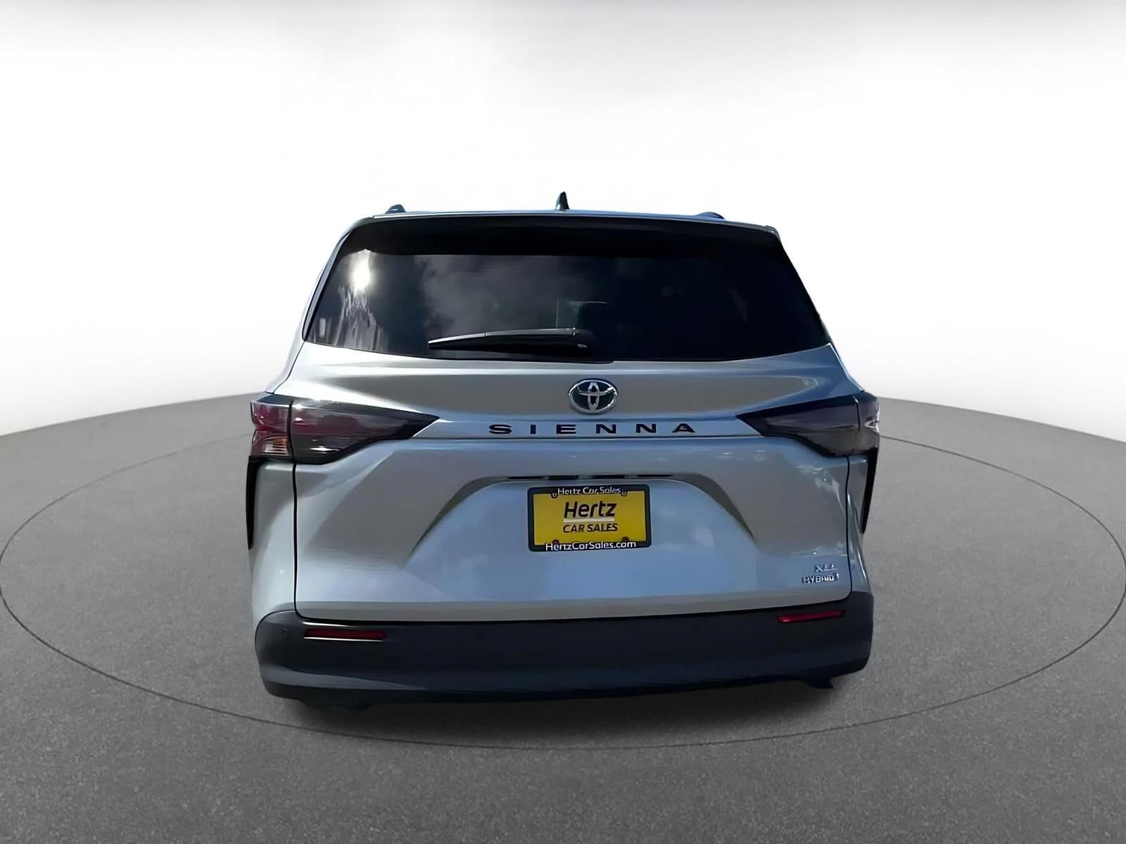 Thumbnail: 2023 Toyota Sienna - 10