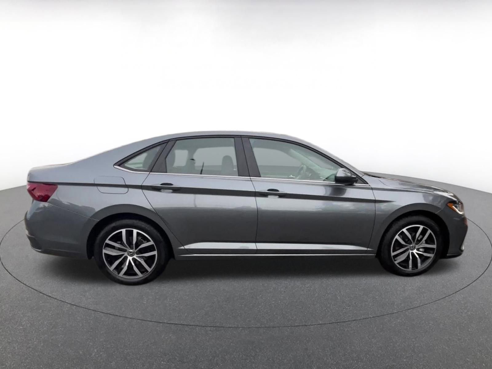 Thumbnail: 2025 Volkswagen Jetta - 17