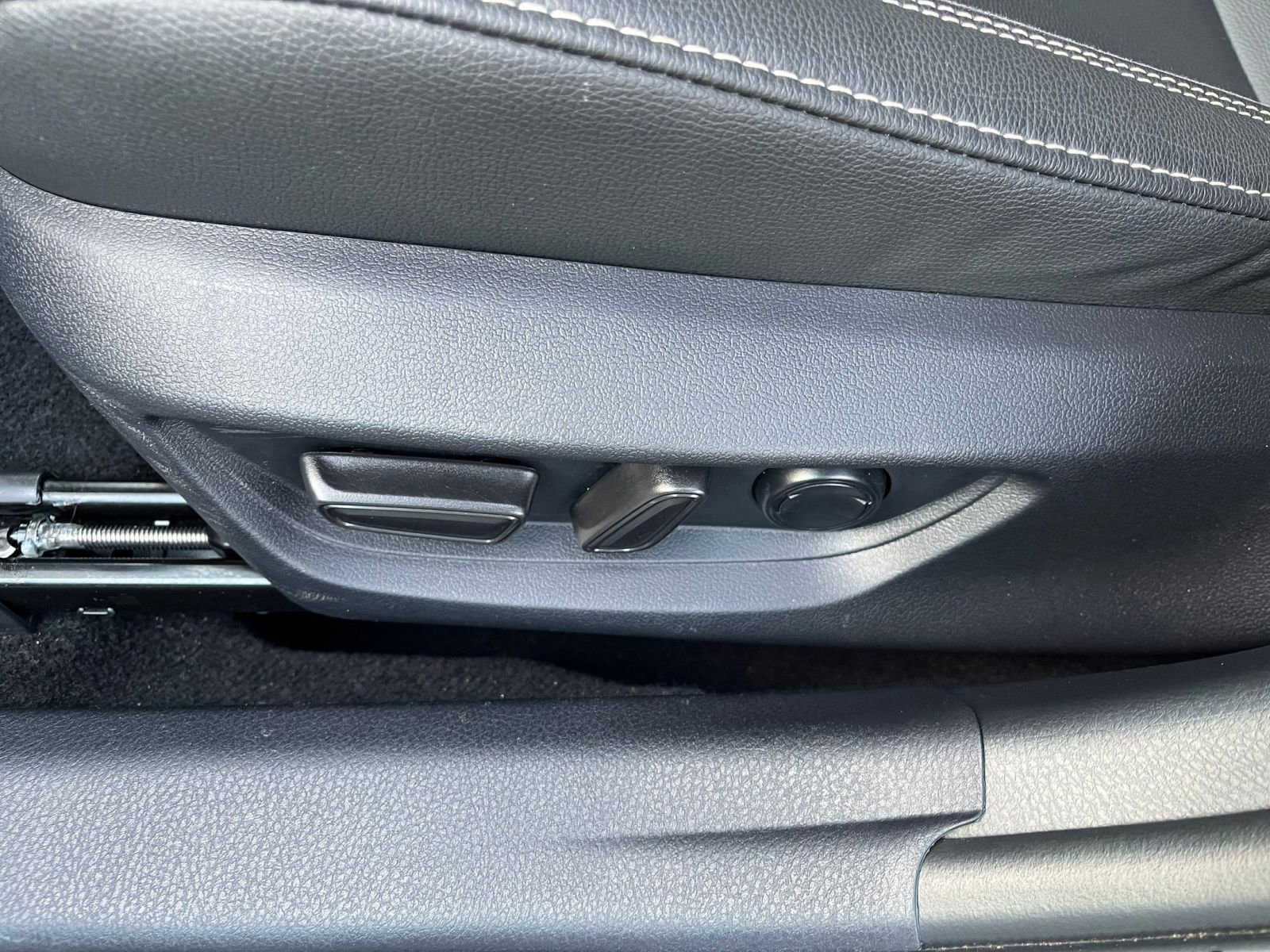 Thumbnail: 2025 Toyota Camry - 22