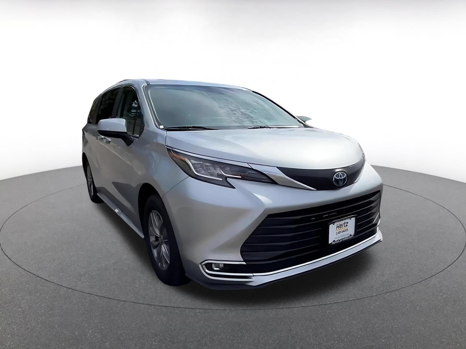 Thumbnail: 2023 Toyota Sienna - 3