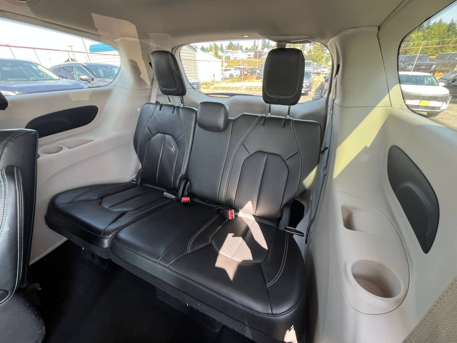Thumbnail: 2023 Chrysler Pacifica - 31
