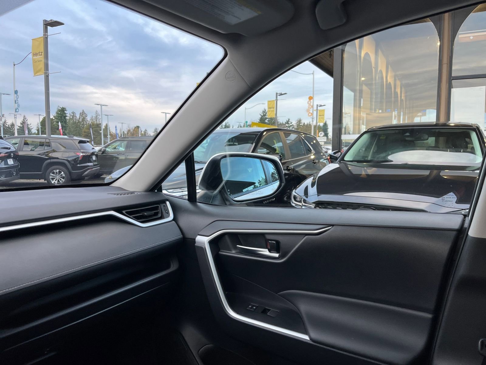 Thumbnail: 2025 Toyota RAV4 - 35