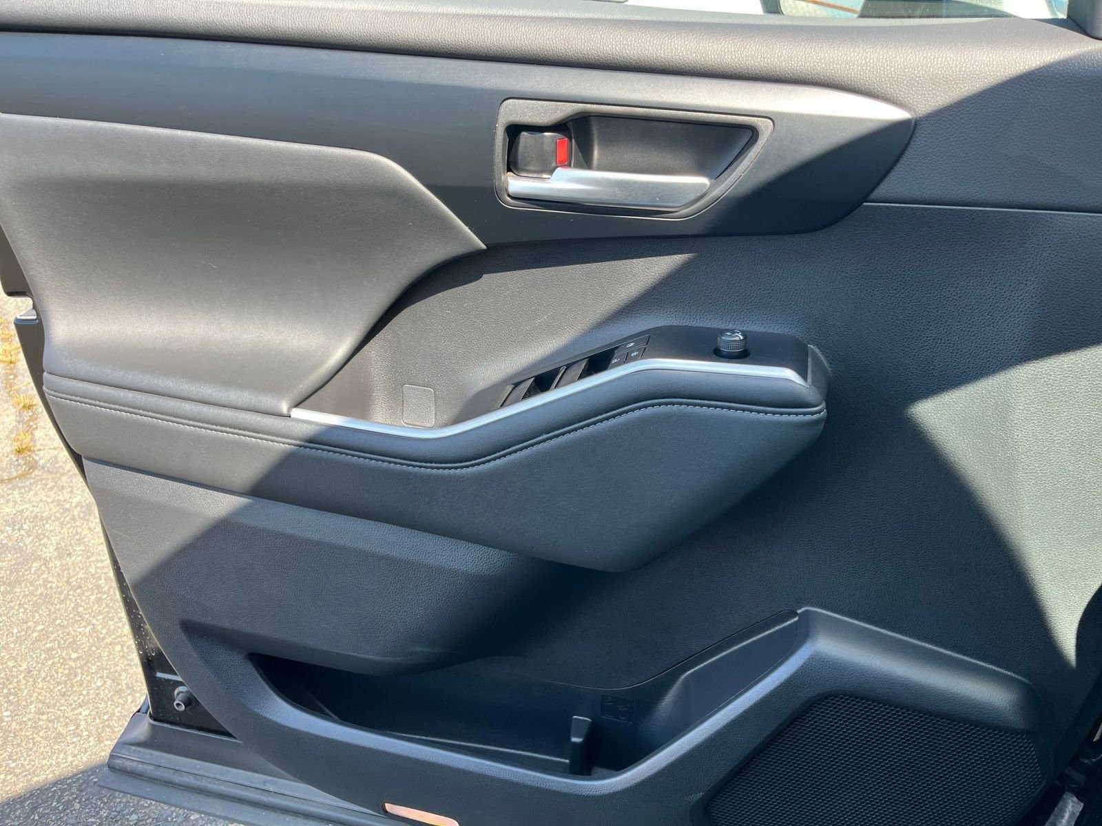 Thumbnail: 2025 Toyota Highlander - 18