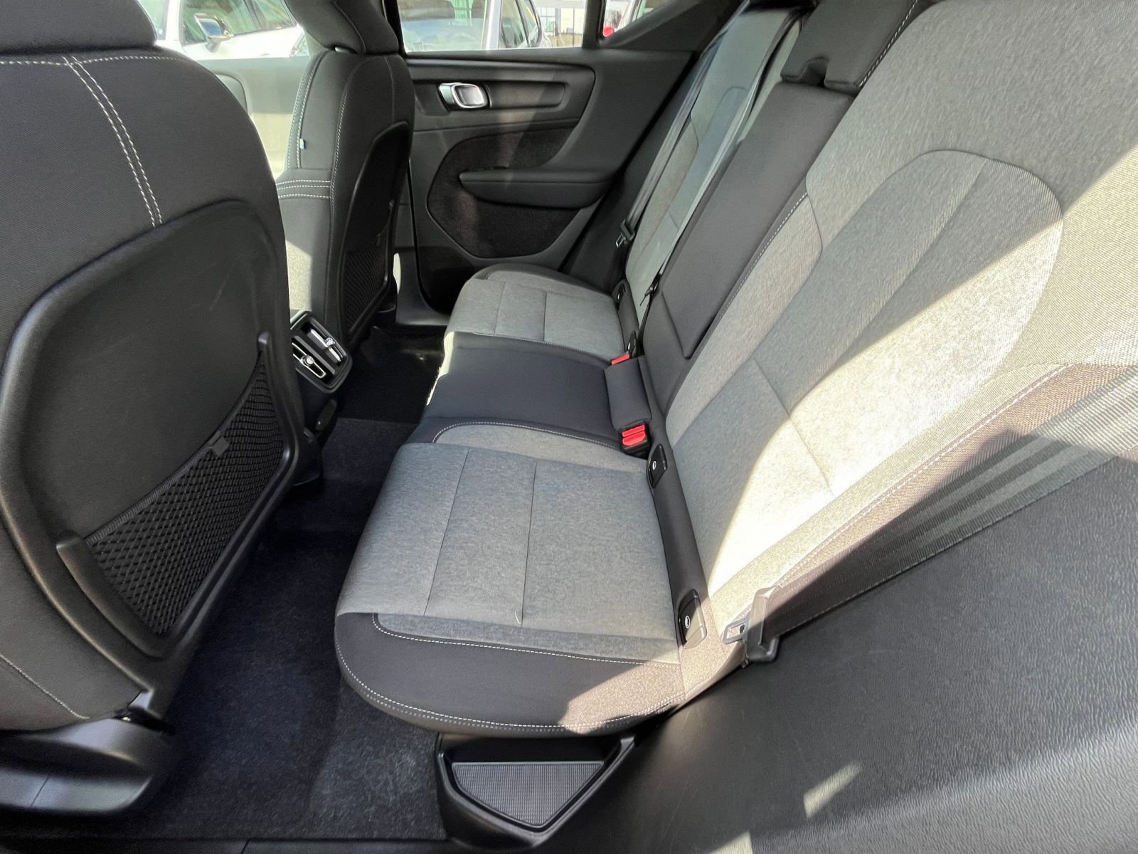 Thumbnail: 2024 Volvo XC40 - 25