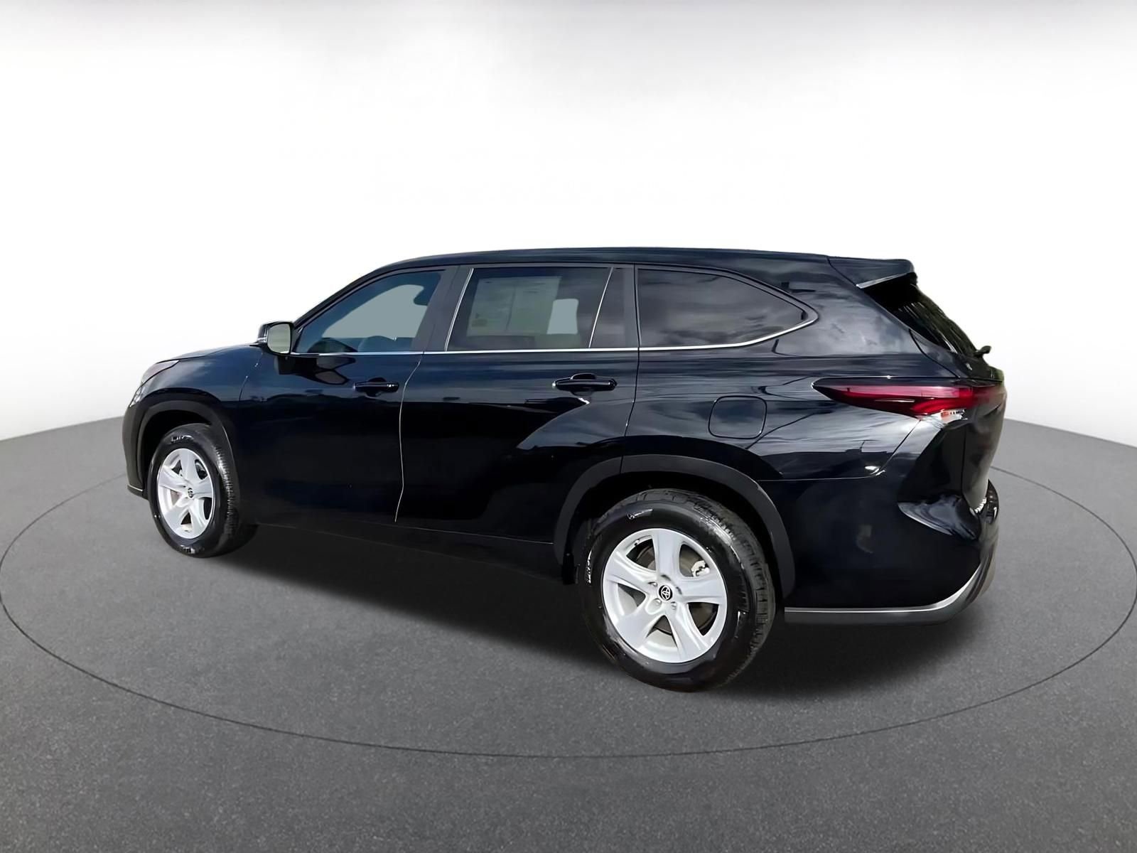 Thumbnail: 2025 Toyota Highlander - 10