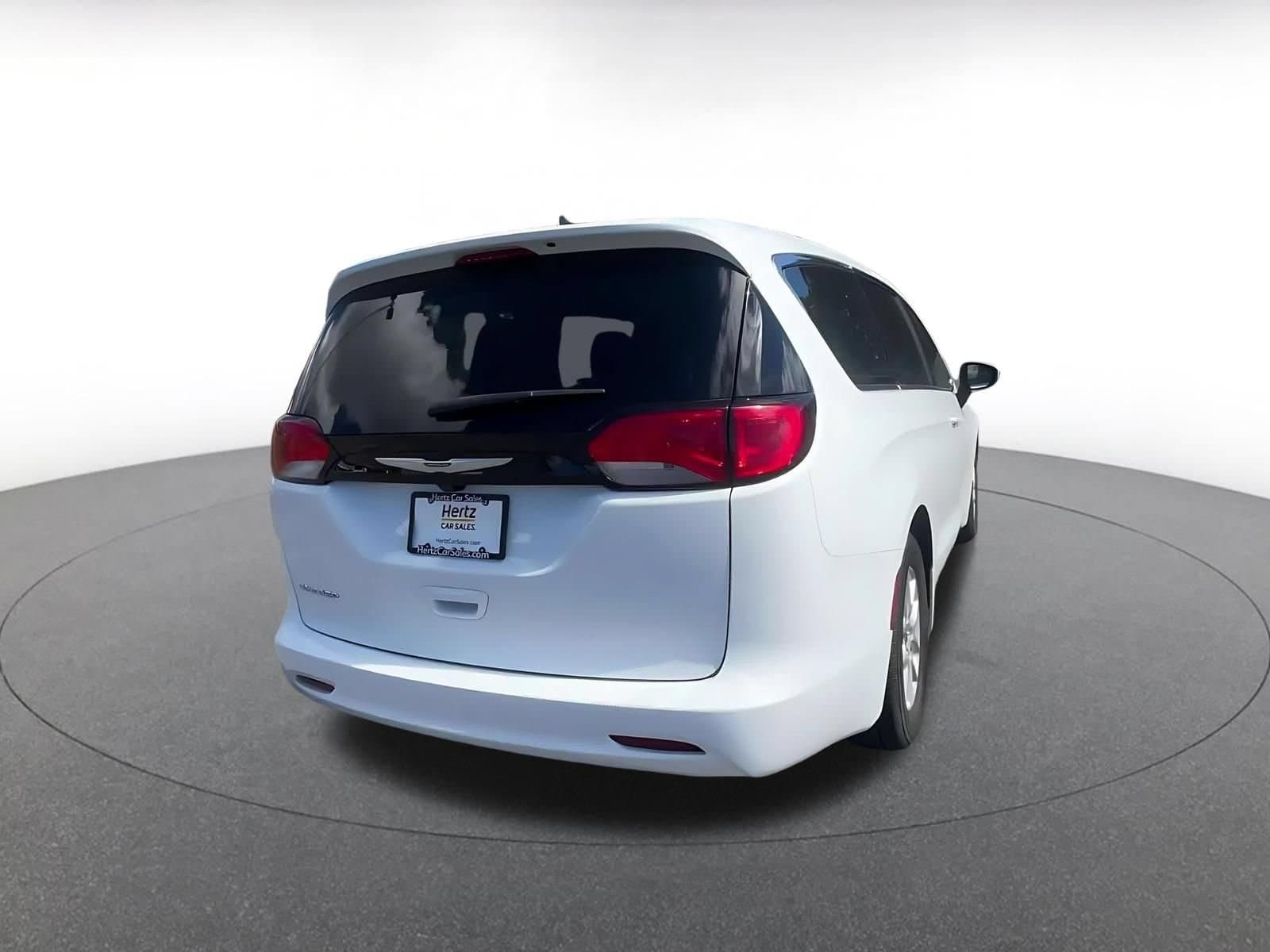 Thumbnail: 2023 Chrysler Voyager - 15