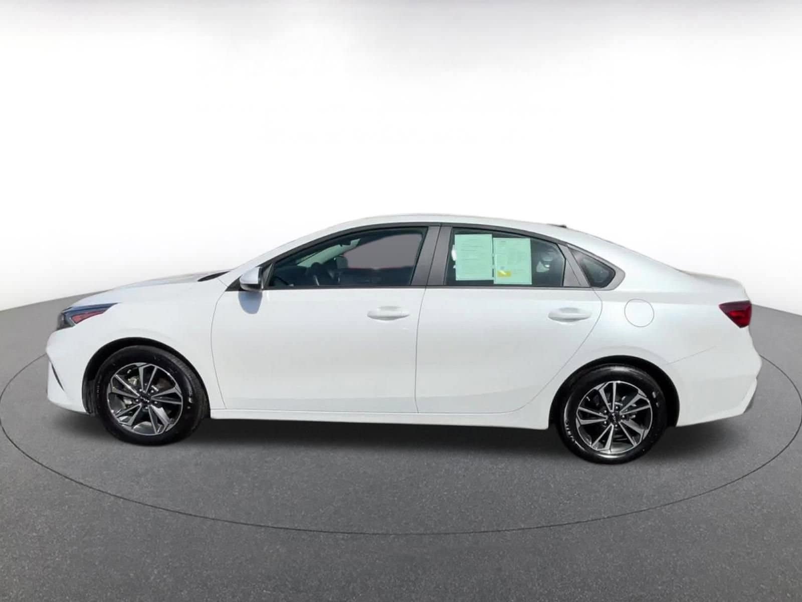 Thumbnail: 2024 Kia Forte - 8
