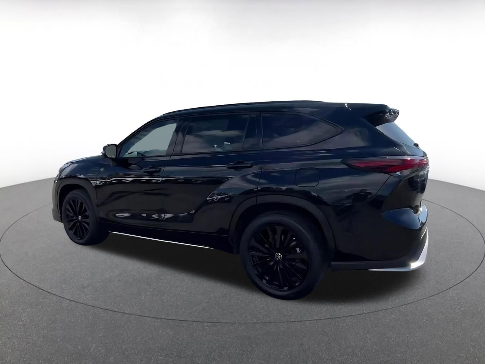 Thumbnail: 2025 Toyota Highlander - 10