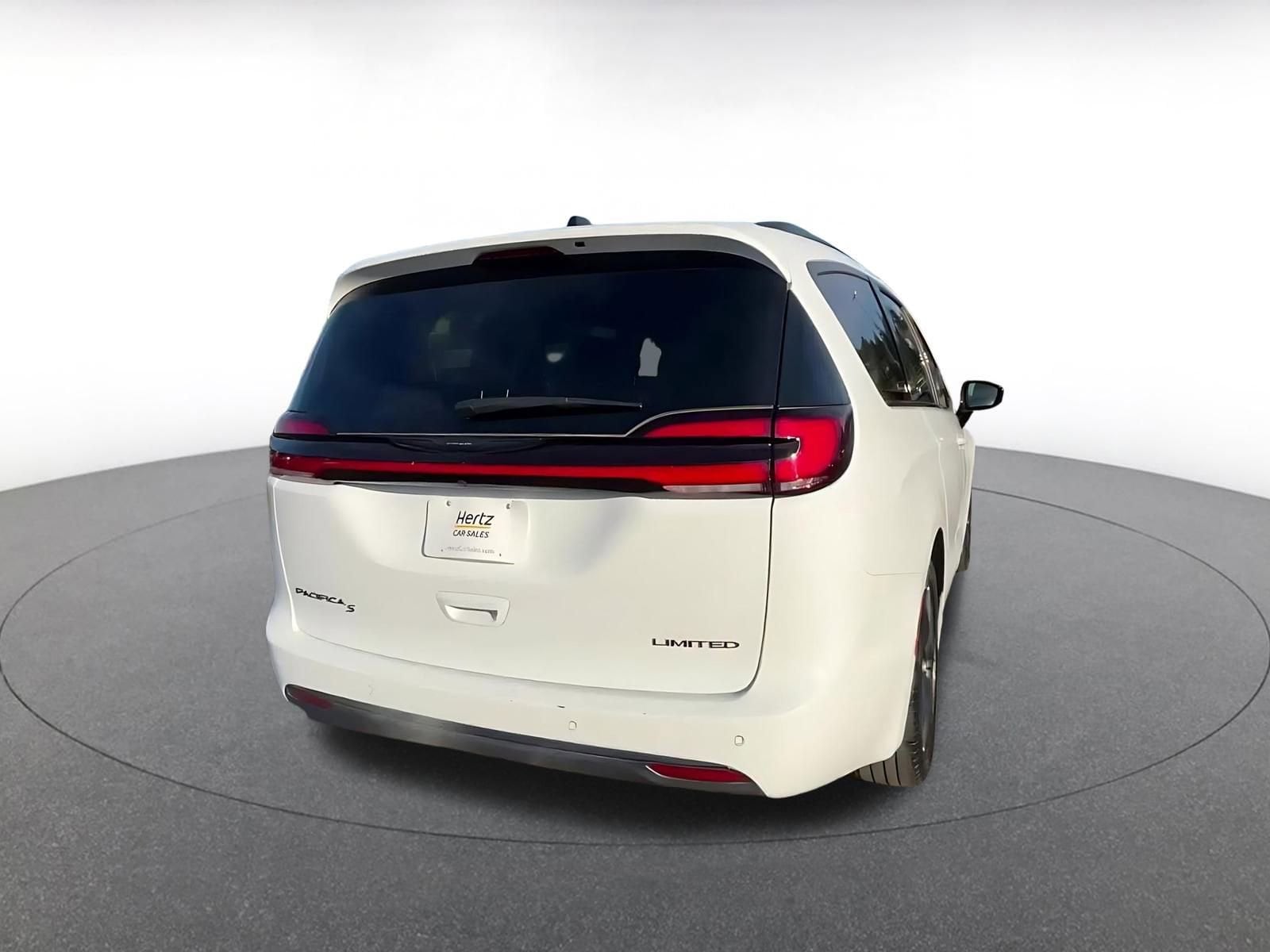 Thumbnail: 2025 Chrysler Pacifica - 14