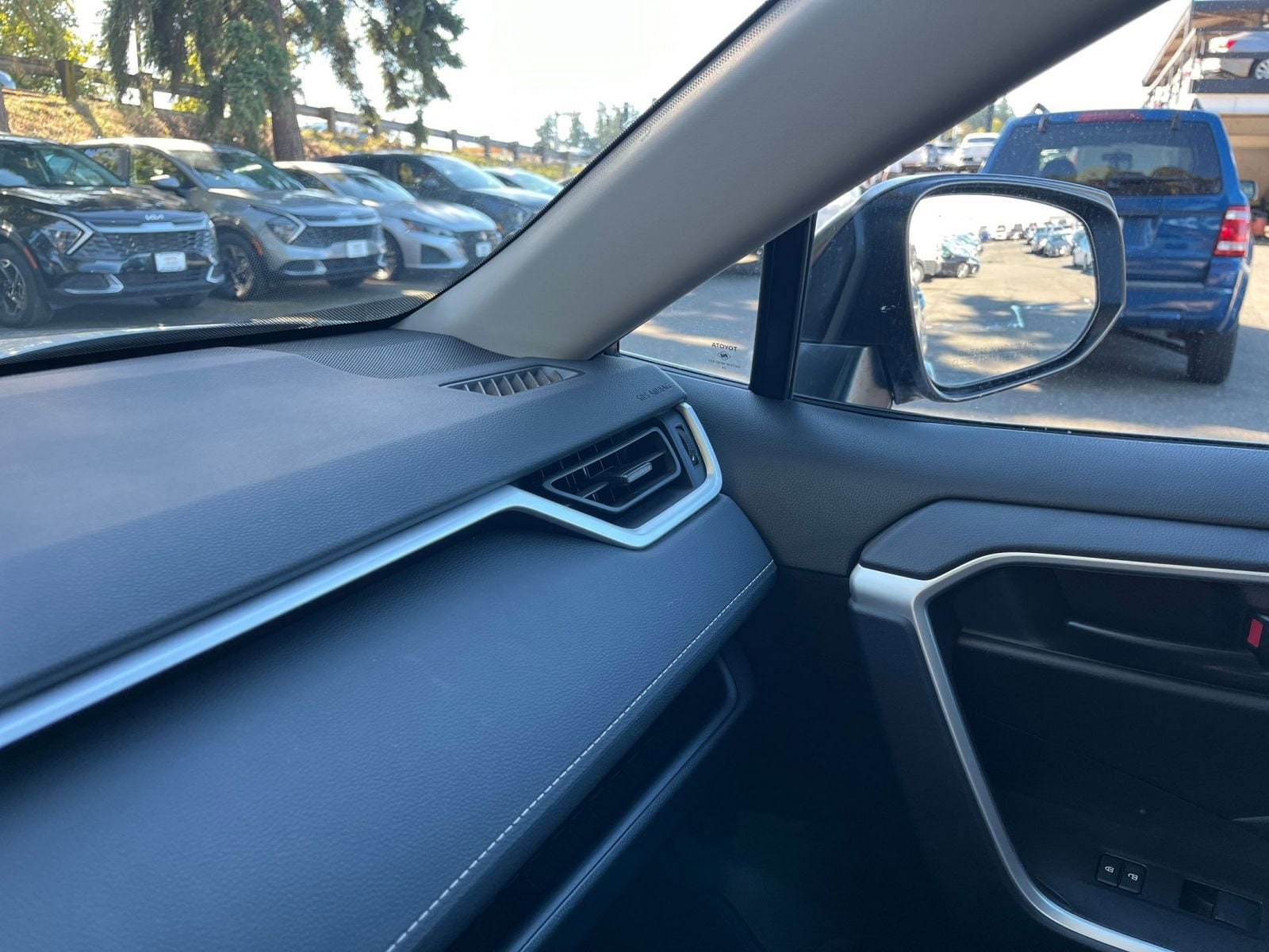 Thumbnail: 2025 Toyota RAV4 - 35