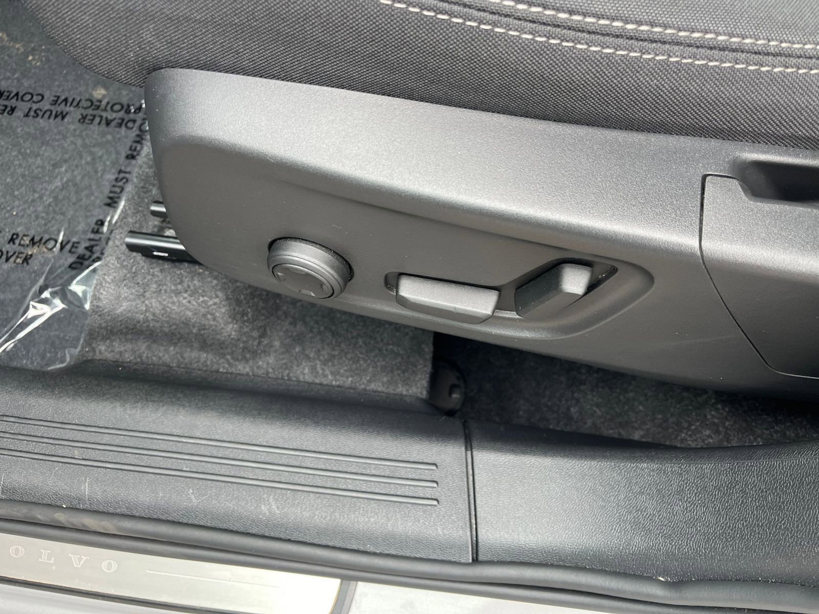 Thumbnail: 2024 Volvo XC40 - 23