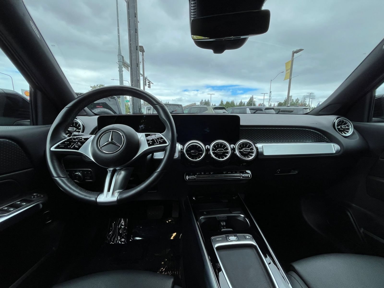 Thumbnail: 2025 Mercedes-Benz GLB - 35