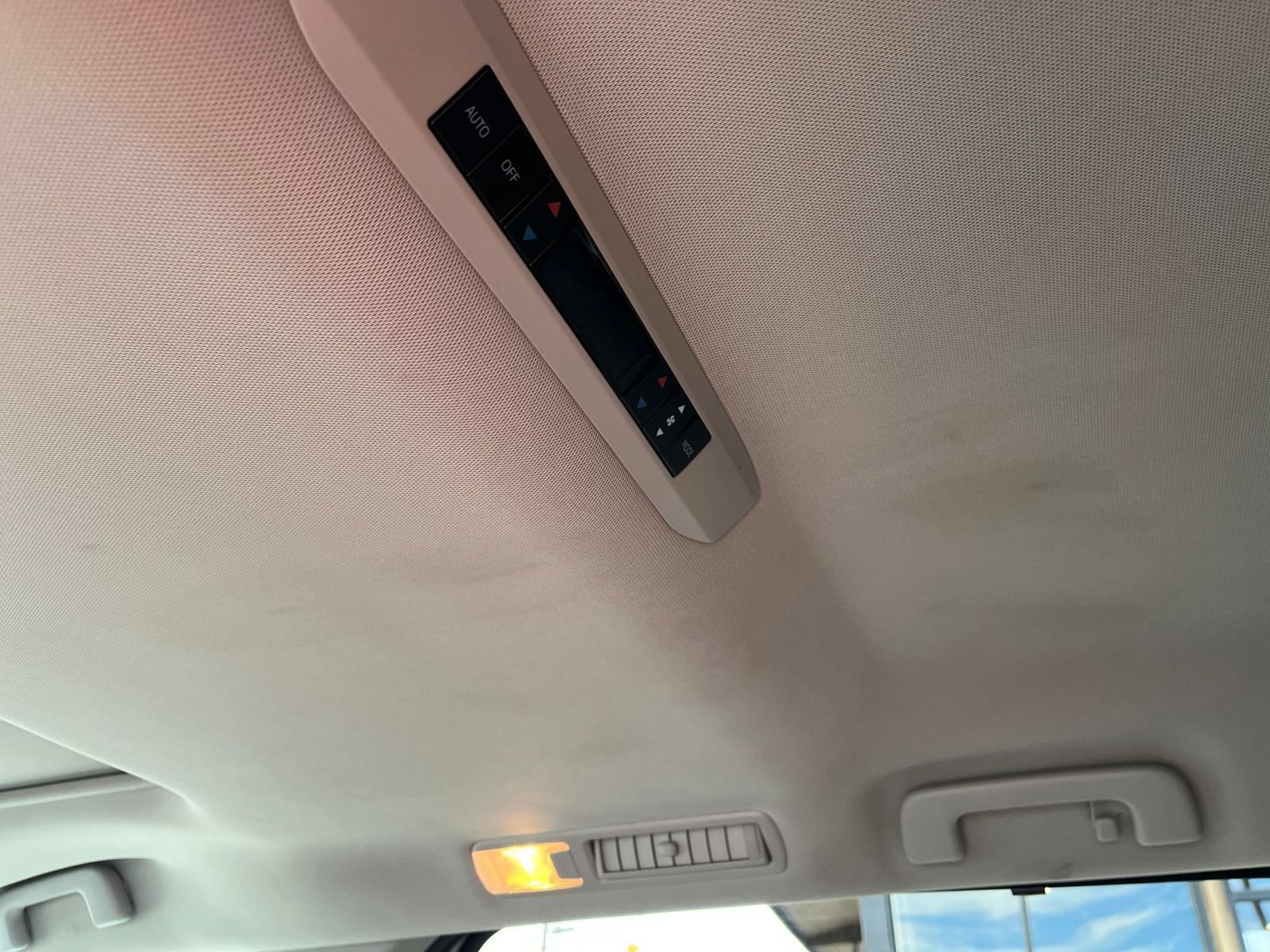 Thumbnail: 2023 Toyota Sienna - 24
