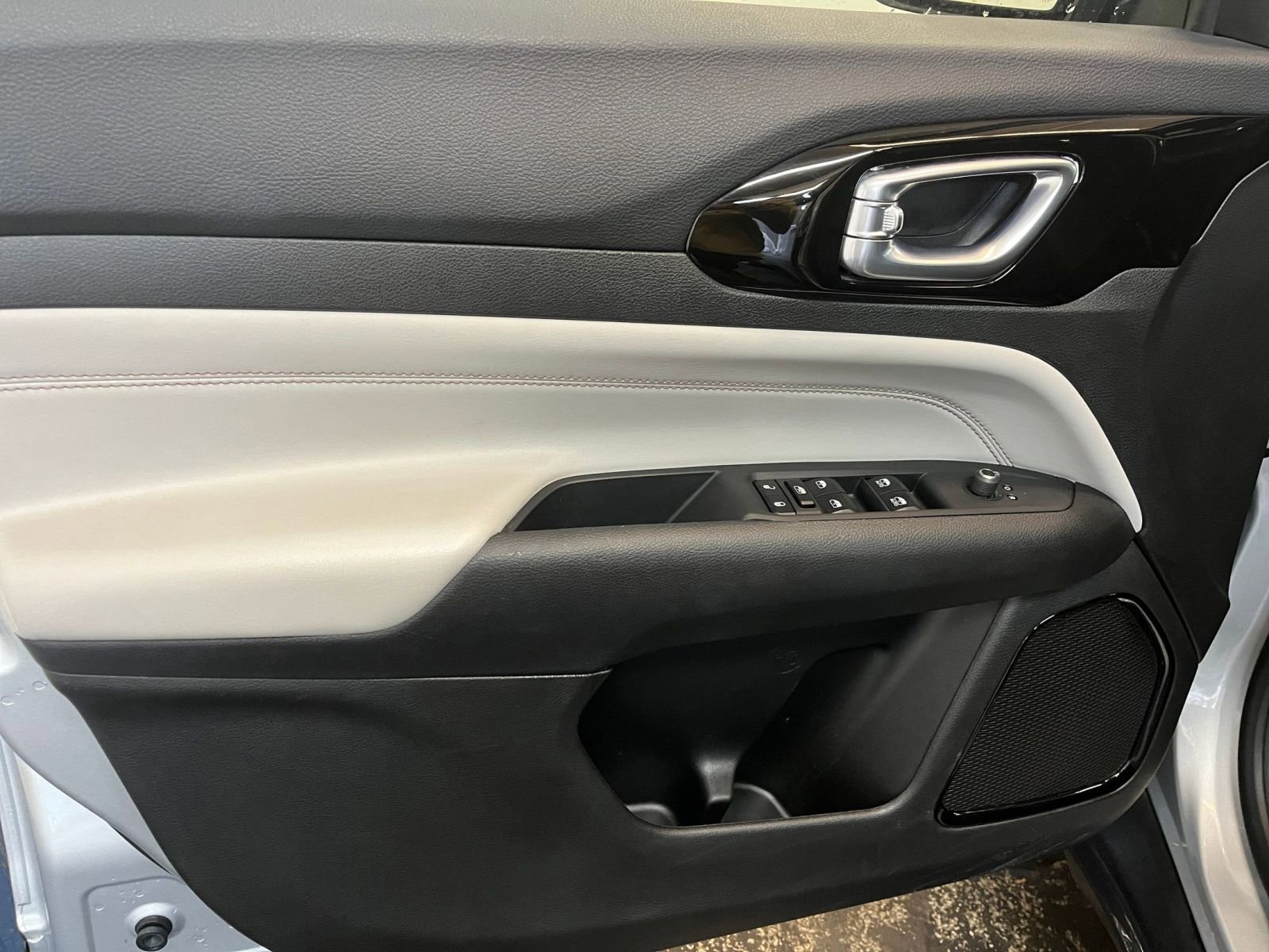 Thumbnail: 2025 Jeep Compass - 18