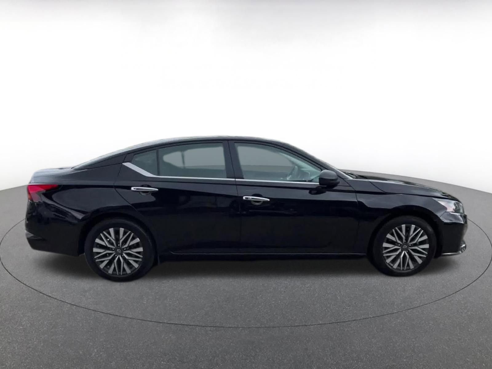 Thumbnail: 2025 Nissan Altima - 16