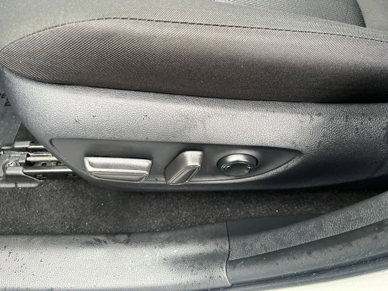 Thumbnail: 2025 Toyota RAV4 - 22