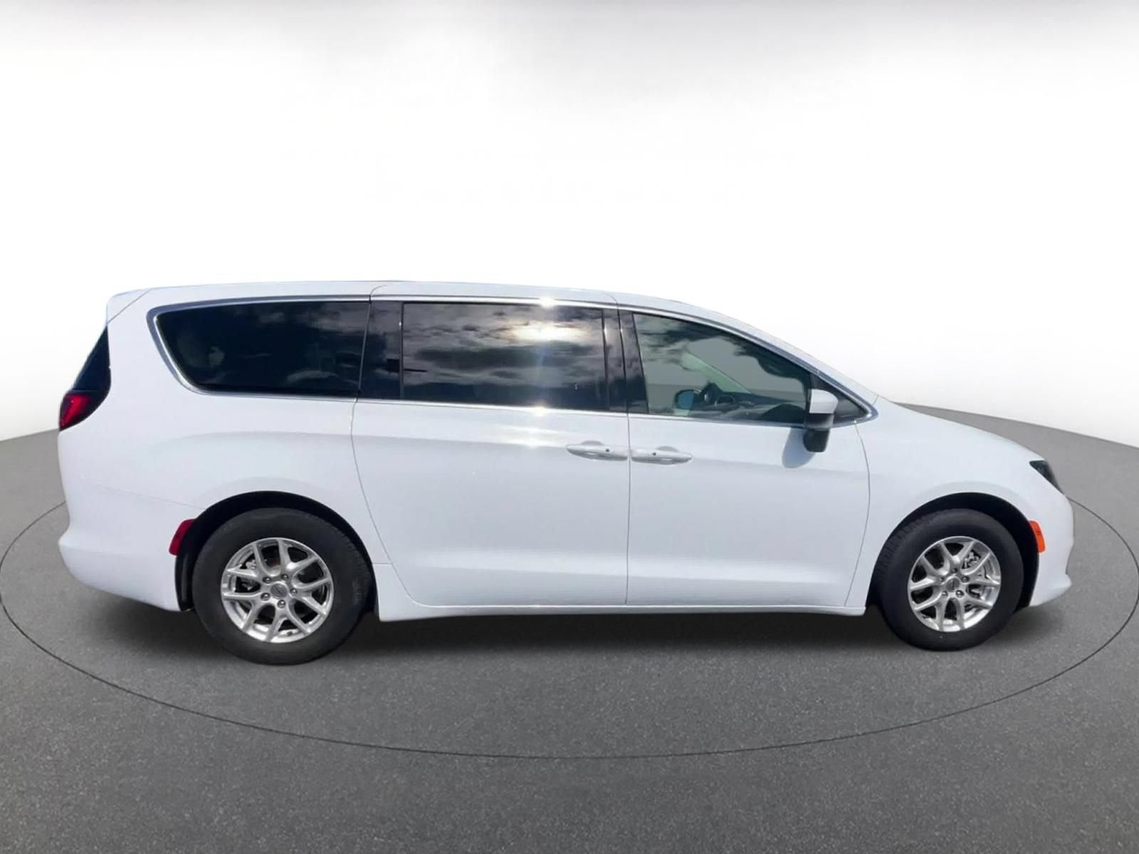 Thumbnail: 2023 Chrysler Voyager - 16