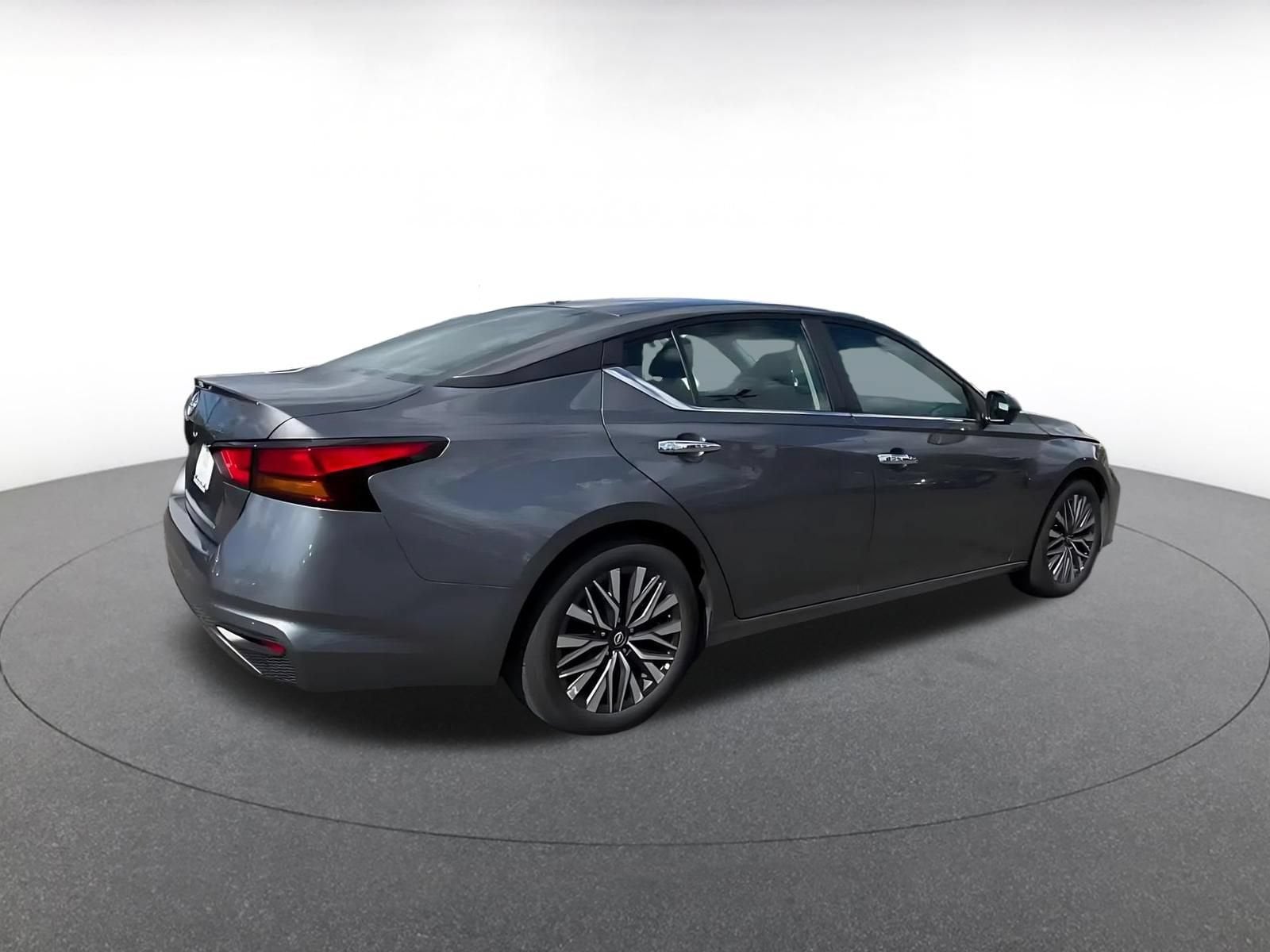 Thumbnail: 2025 Nissan Altima - 12