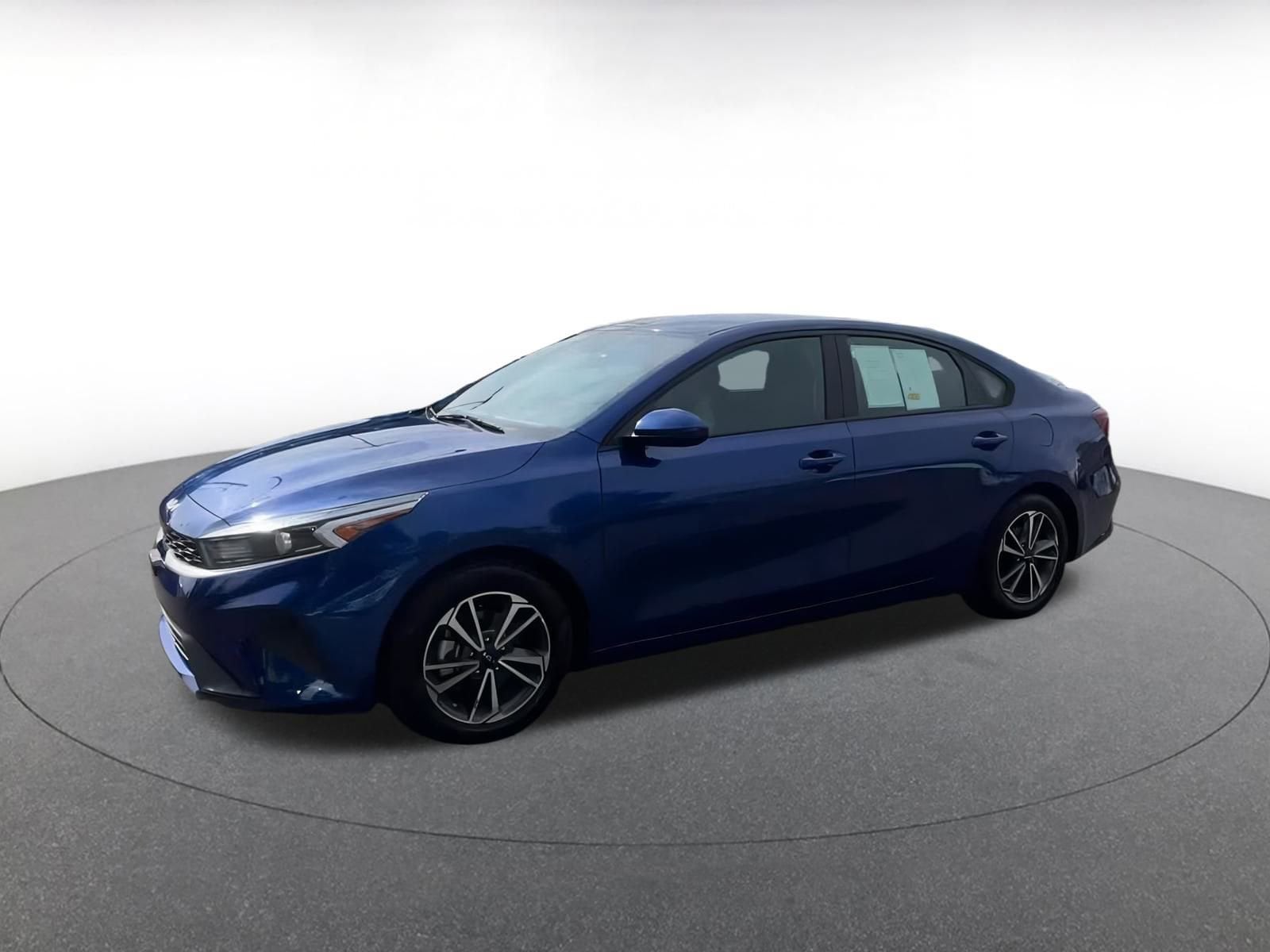 Thumbnail: 2022 Kia Forte - 8