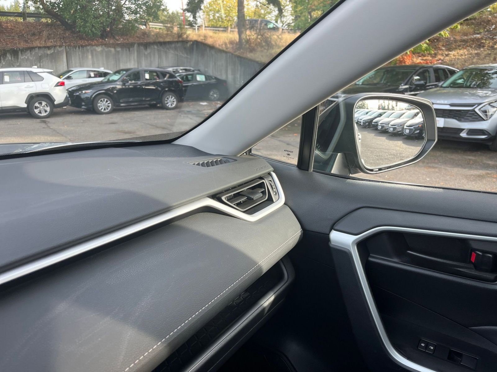 Thumbnail: 2025 Toyota RAV4 - 35