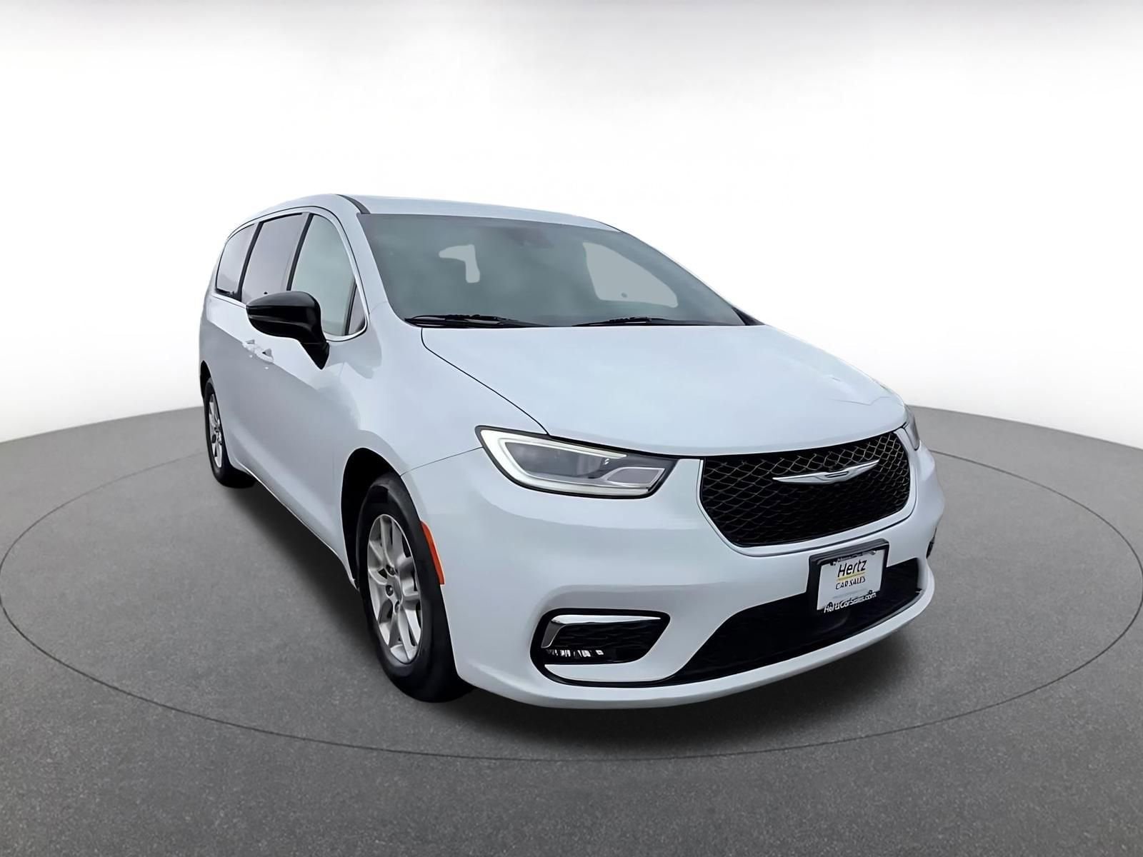 Thumbnail: 2025 Chrysler Pacifica - 3