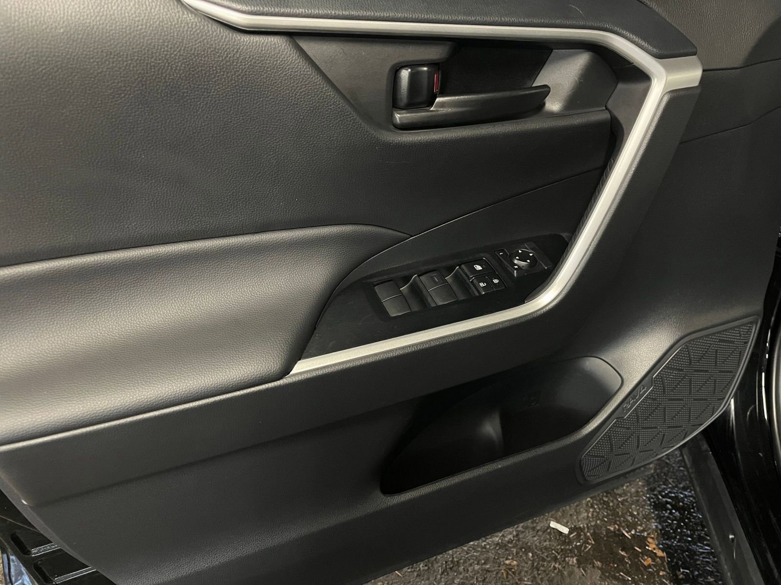 Thumbnail: 2025 Toyota RAV4 - 20