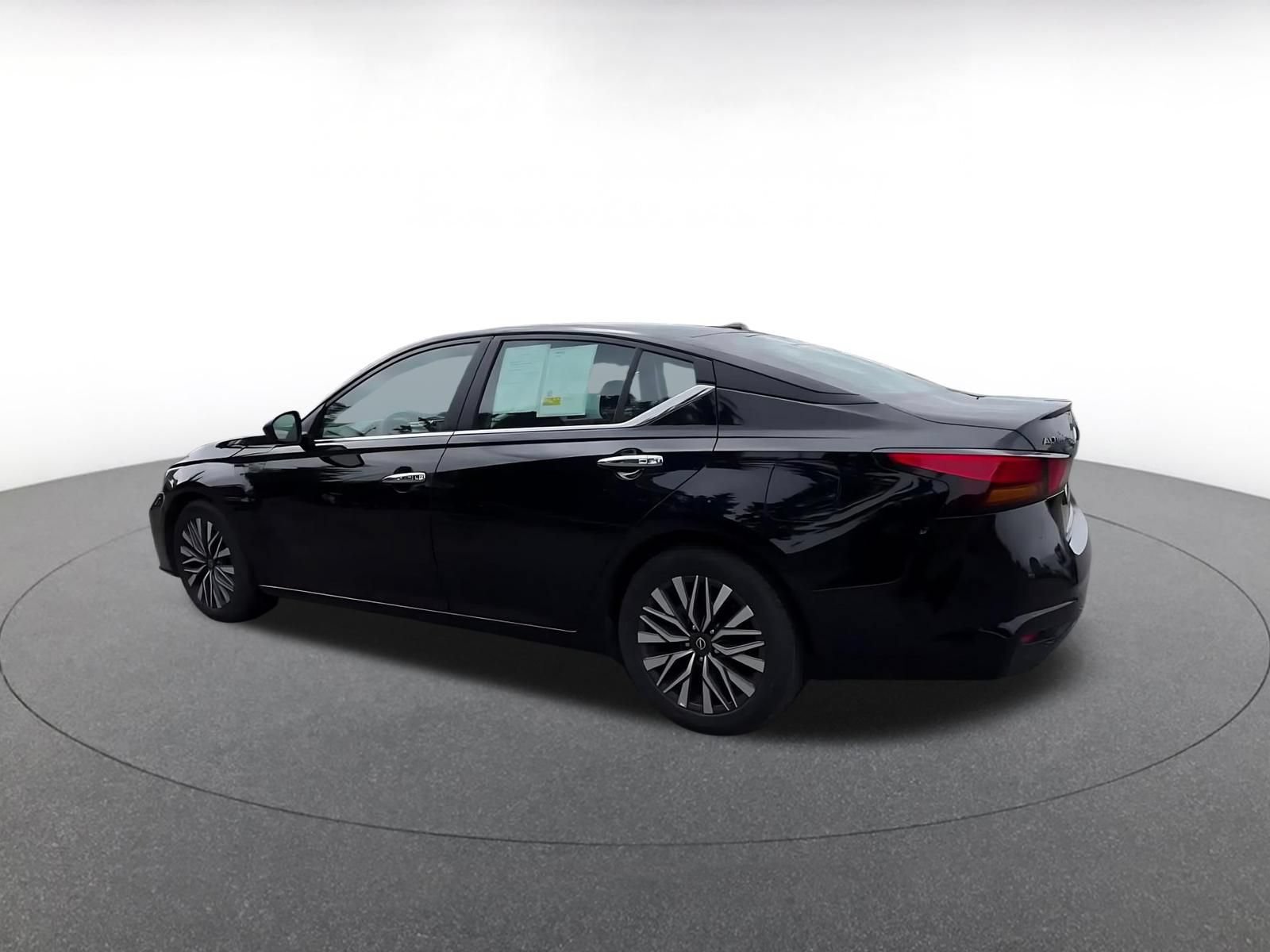 Thumbnail: 2025 Nissan Altima - 9