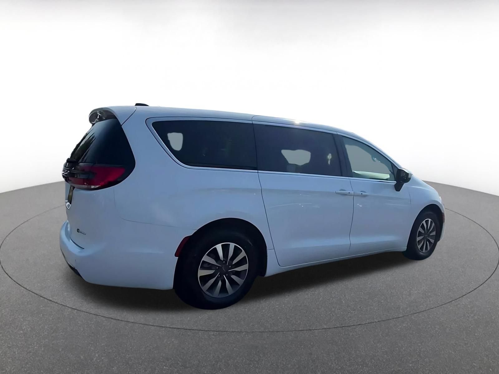Thumbnail: 2023 Chrysler Pacifica - 14