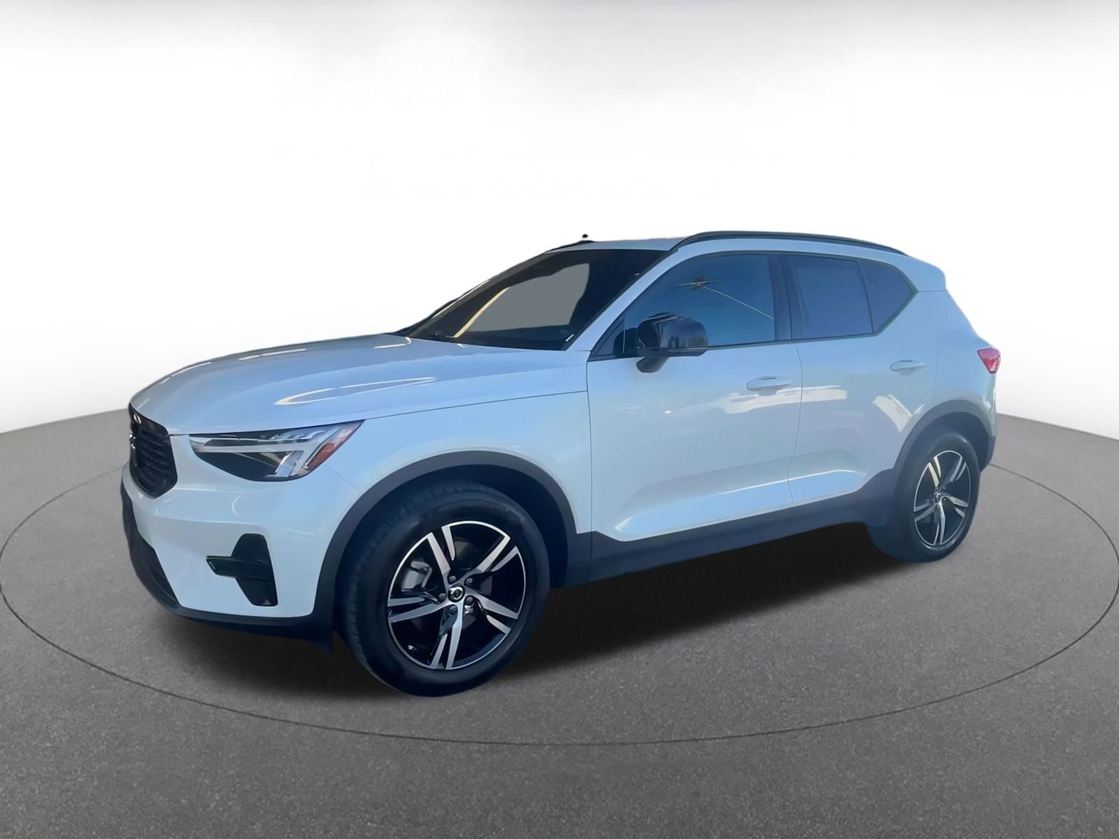 Thumbnail: 2024 Volvo XC40 - 8