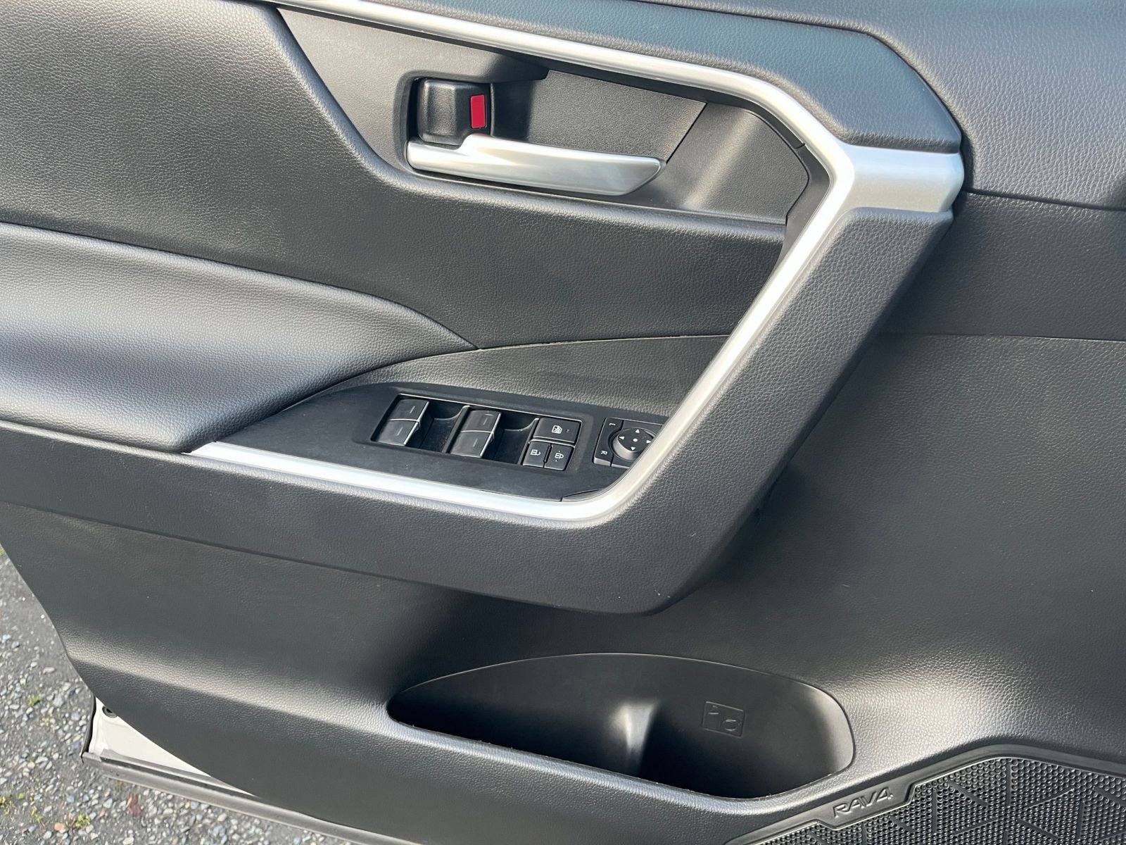 Thumbnail: 2025 Toyota RAV4 - 21