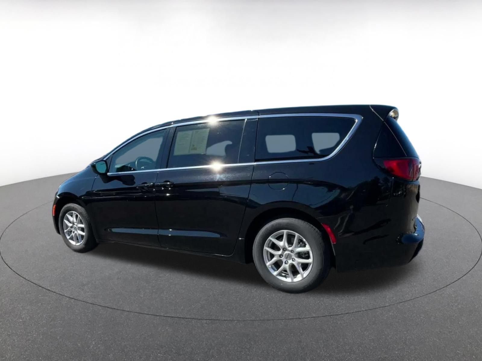 Thumbnail: 2024 Chrysler Voyager - 10