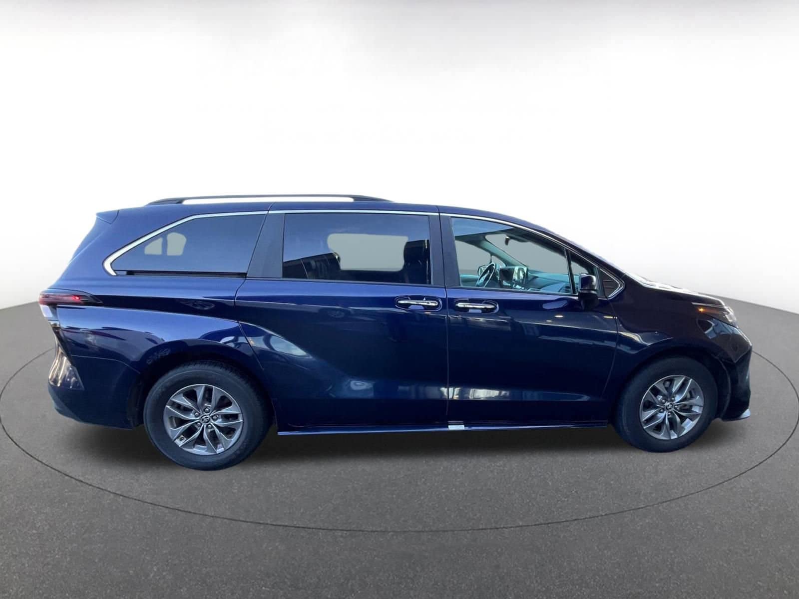 Thumbnail: 2024 Toyota Sienna - 8