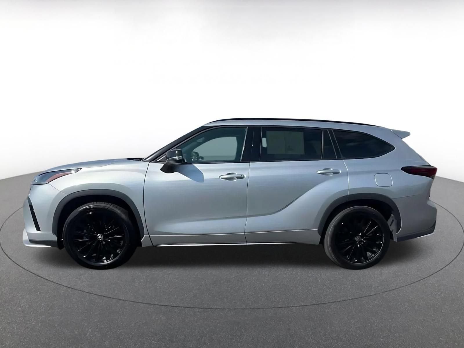 Thumbnail: 2025 Toyota Highlander - 9