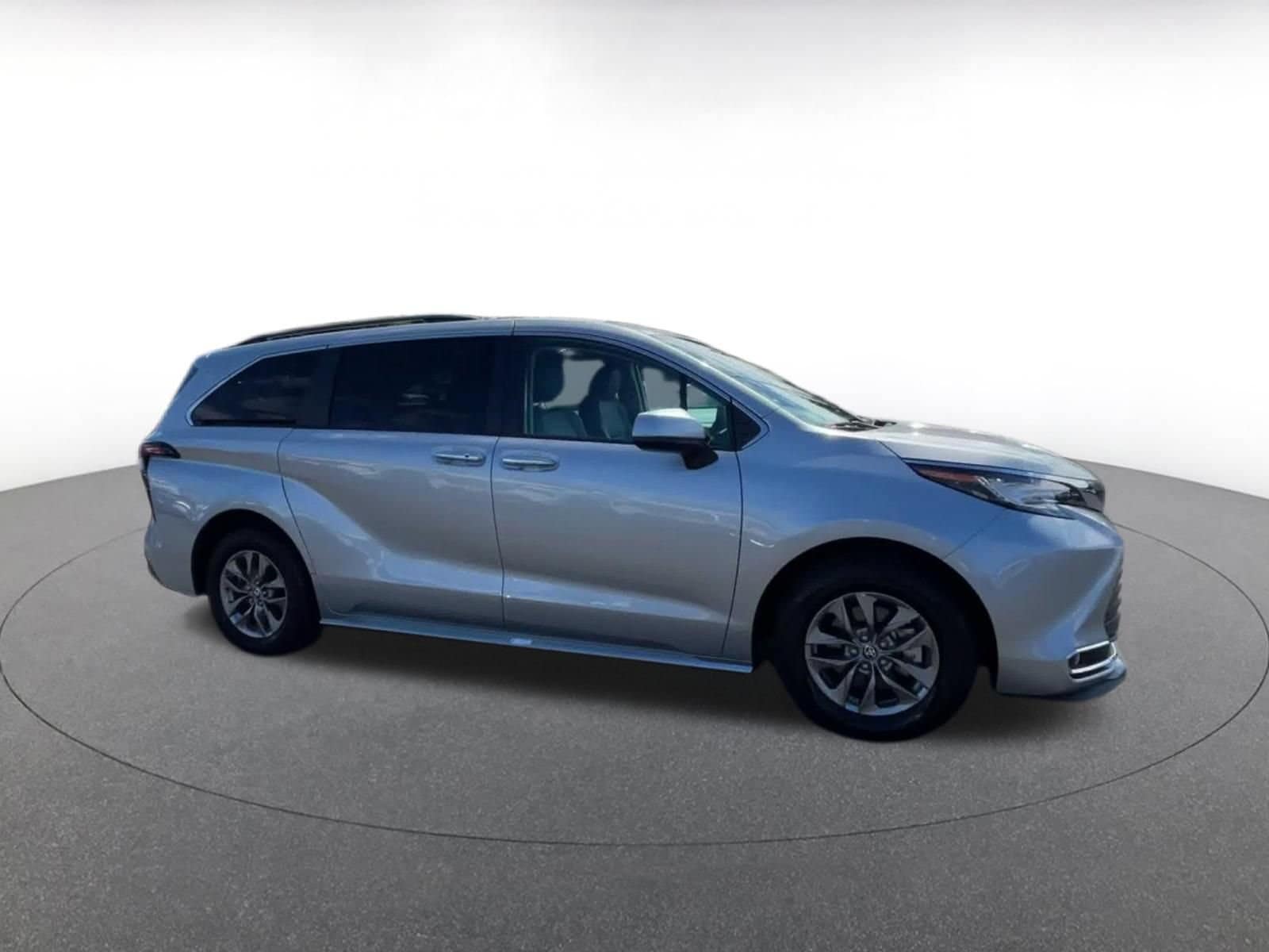 Thumbnail: 2023 Toyota Sienna - 2