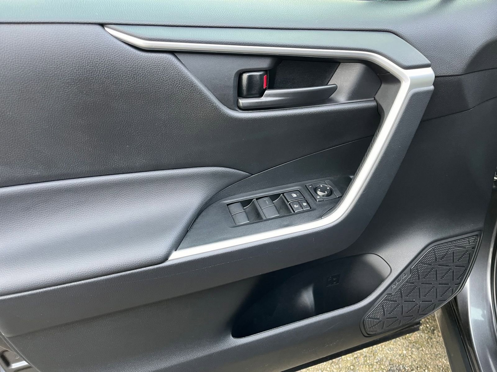 Thumbnail: 2025 Toyota RAV4 - 20