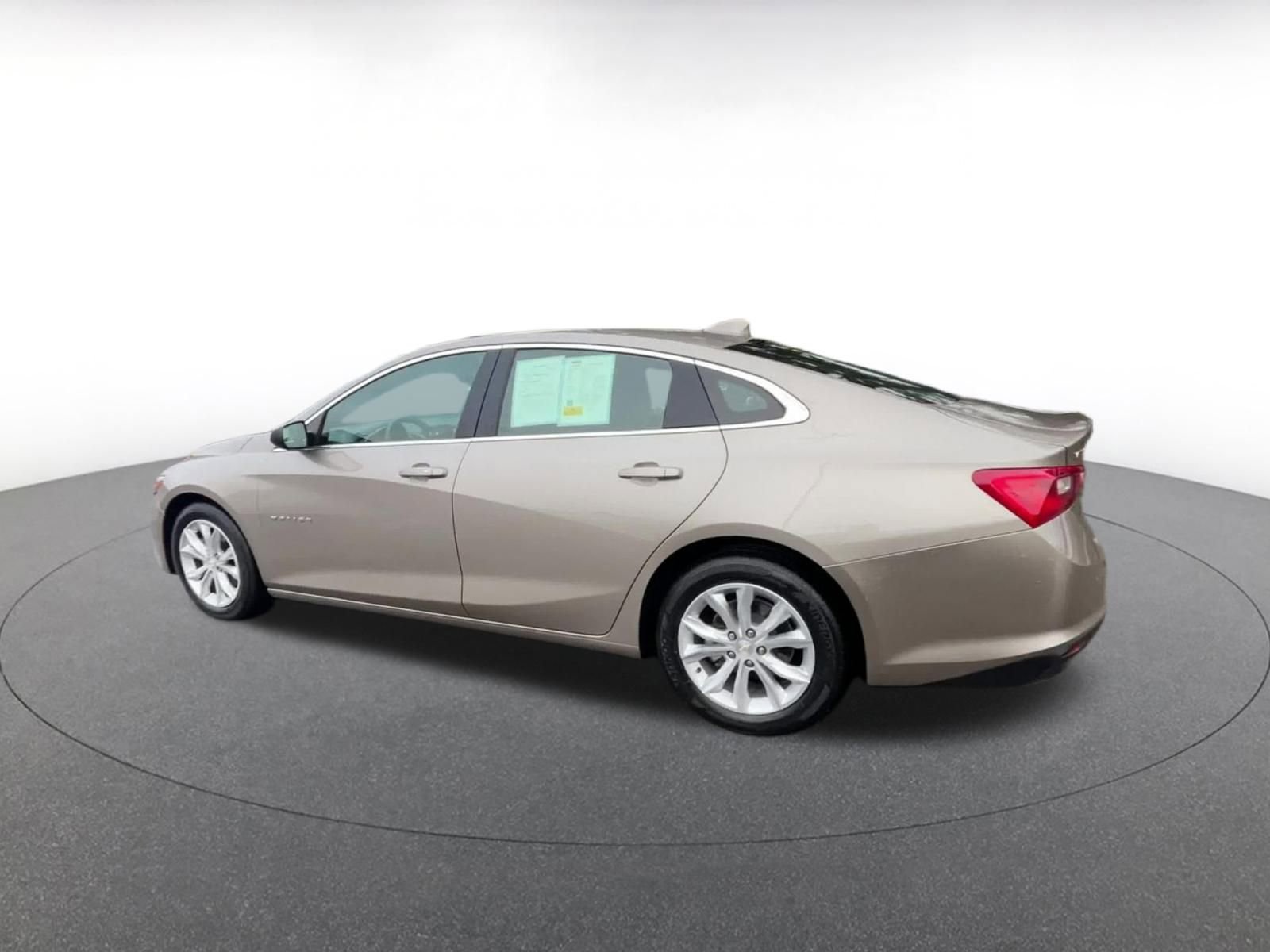 Thumbnail: 2024 Chevrolet Malibu - 10