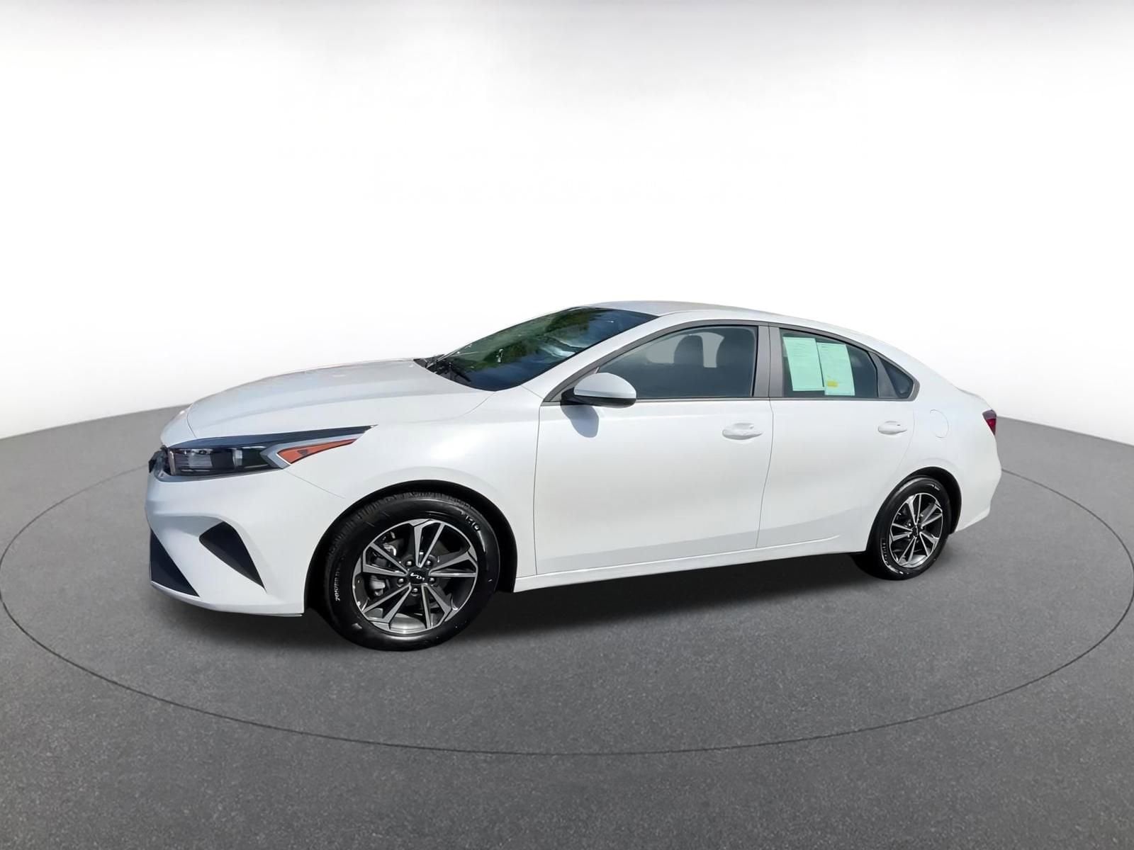 Thumbnail: 2024 Kia Forte - 7