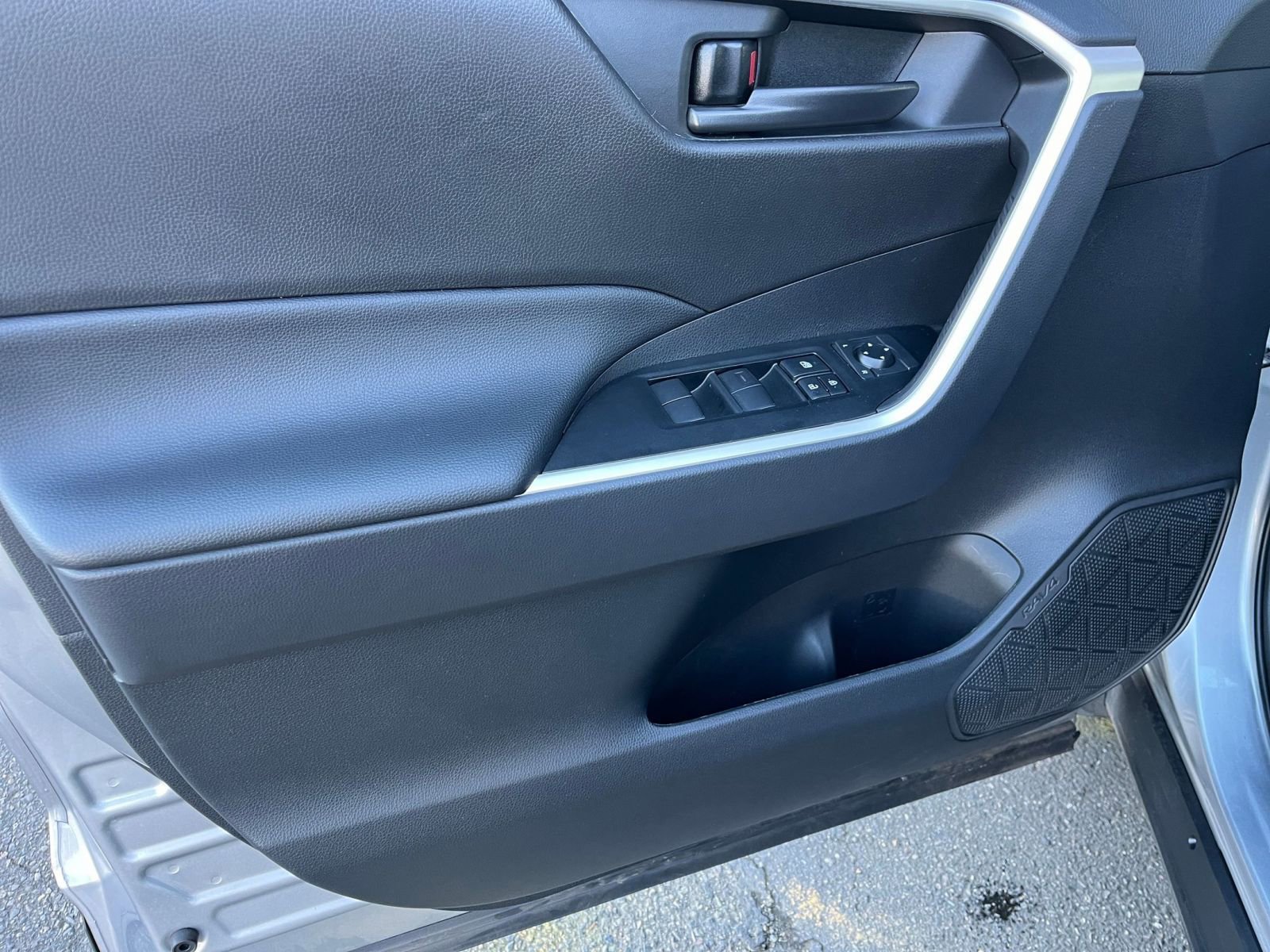 Thumbnail: 2025 Toyota RAV4 - 20