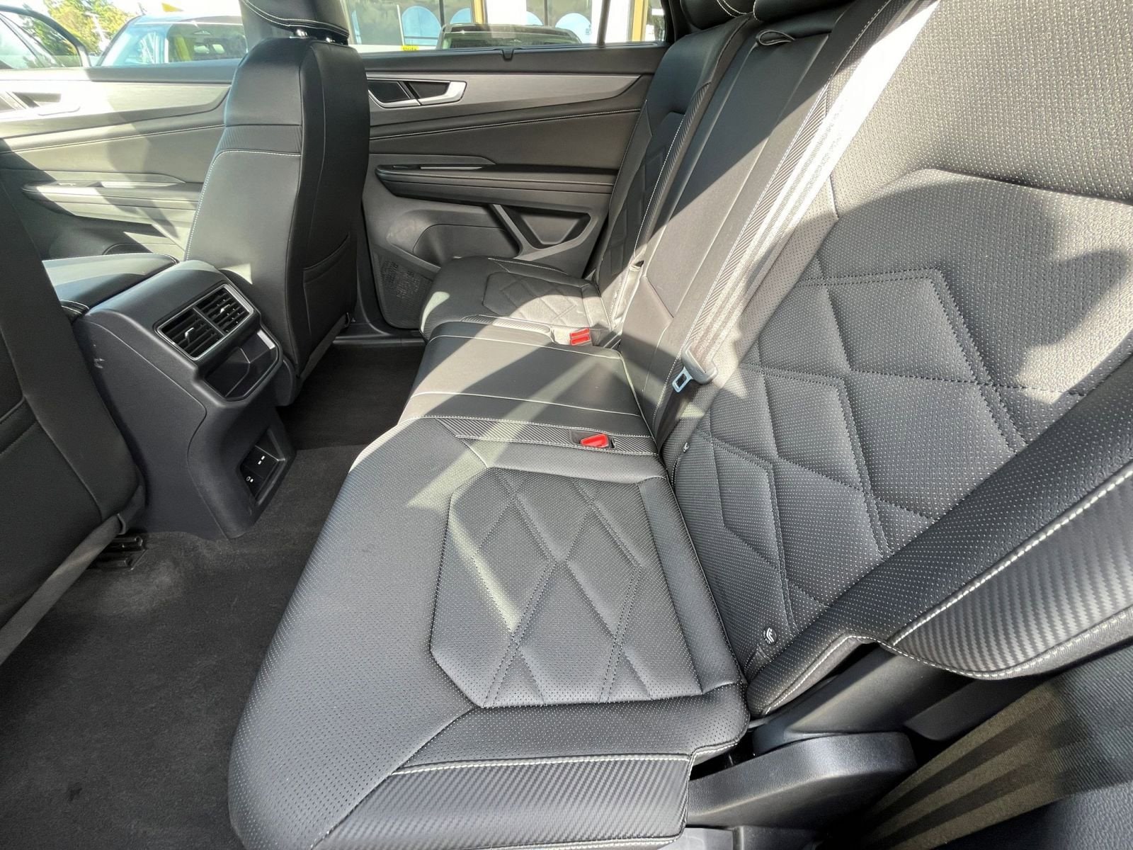 Thumbnail: 2025 Volkswagen Atlas - 25