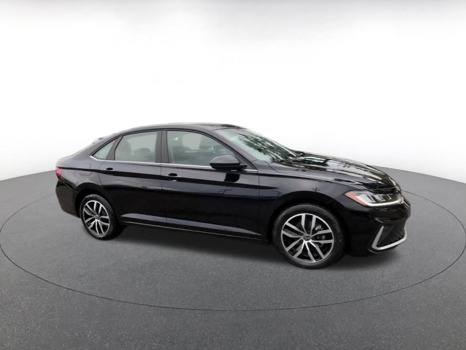 Thumbnail: 2025 Volkswagen Jetta - 2