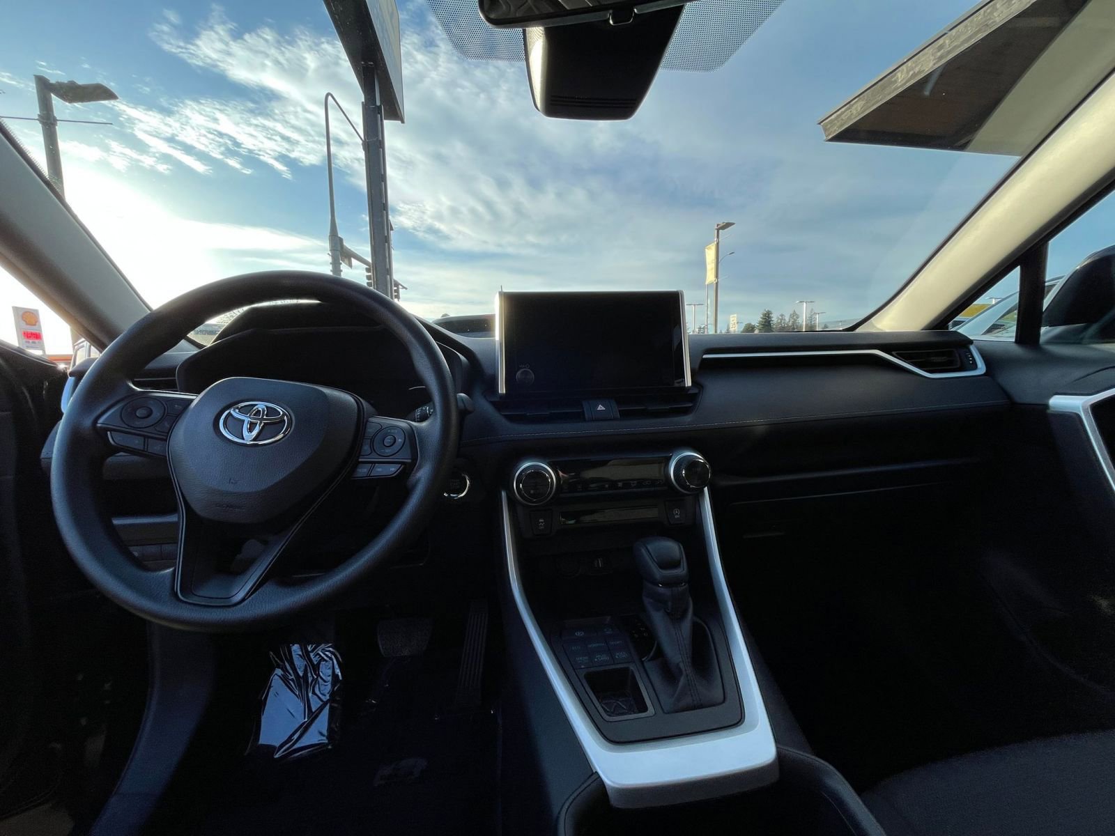 Thumbnail: 2025 Toyota RAV4 - 35