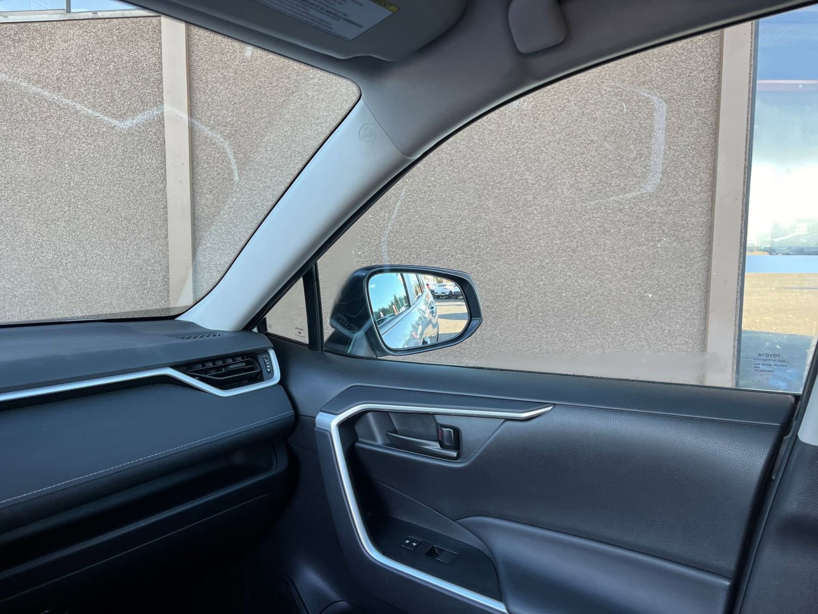 Thumbnail: 2025 Toyota RAV4 - 35