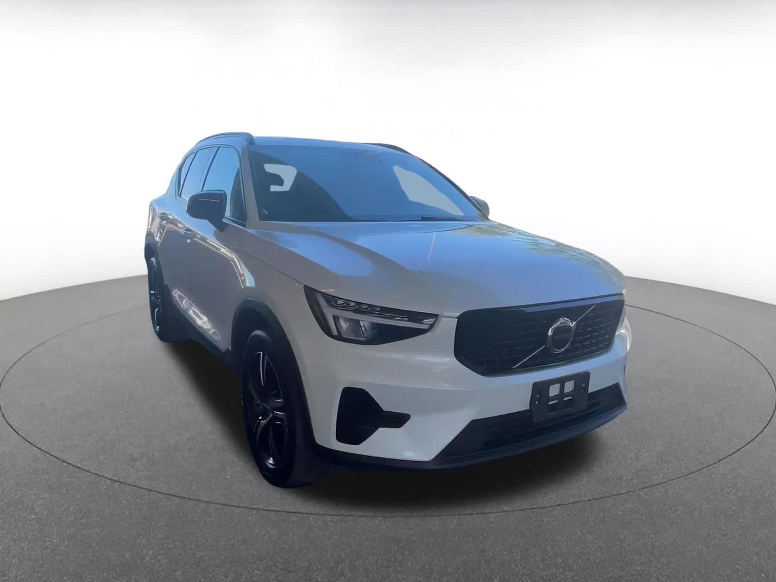 Thumbnail: 2024 Volvo XC40 - 3
