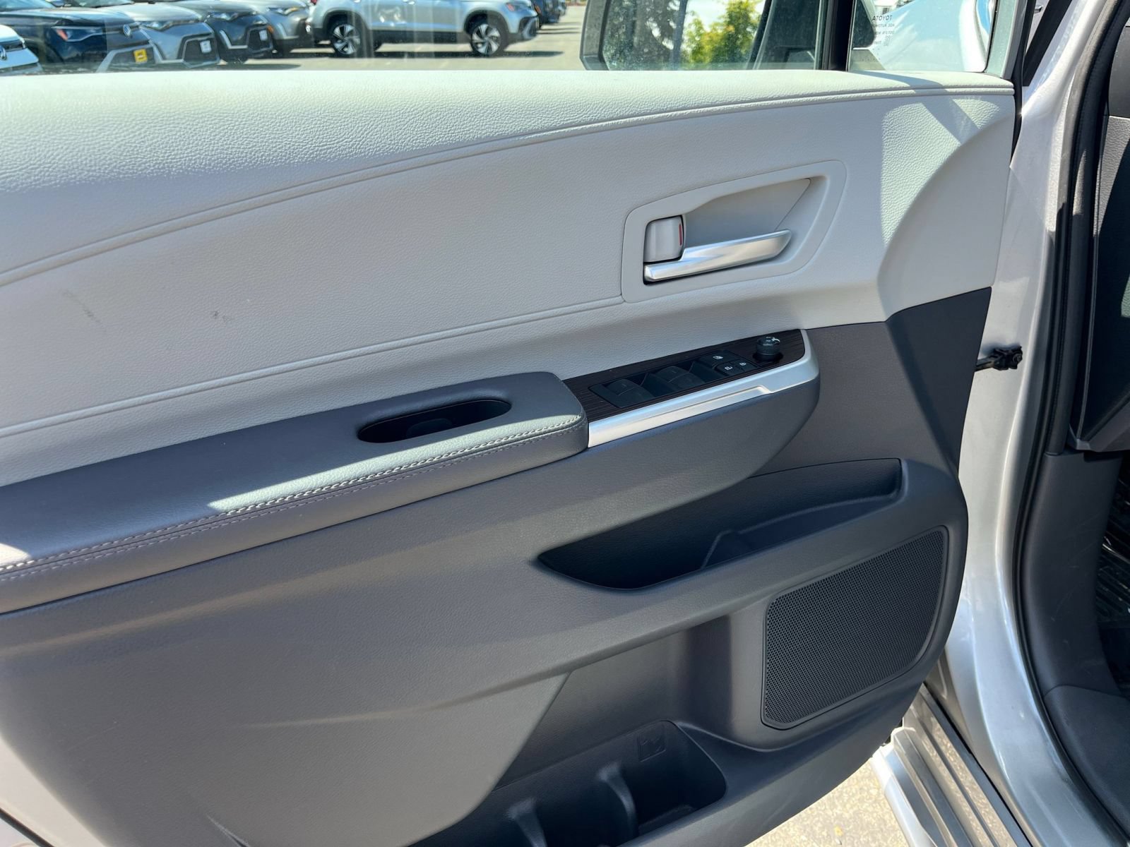 Thumbnail: 2023 Toyota Sienna - 15