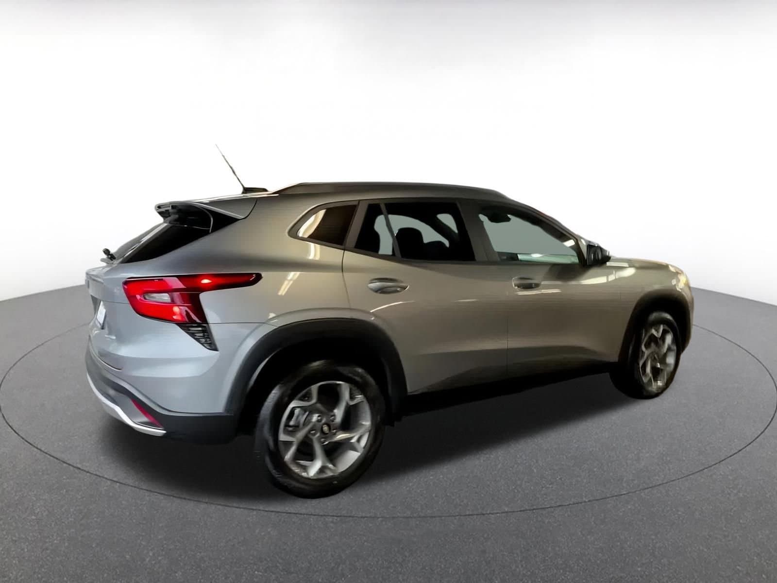 Thumbnail: 2025 Chevrolet Trax - 12