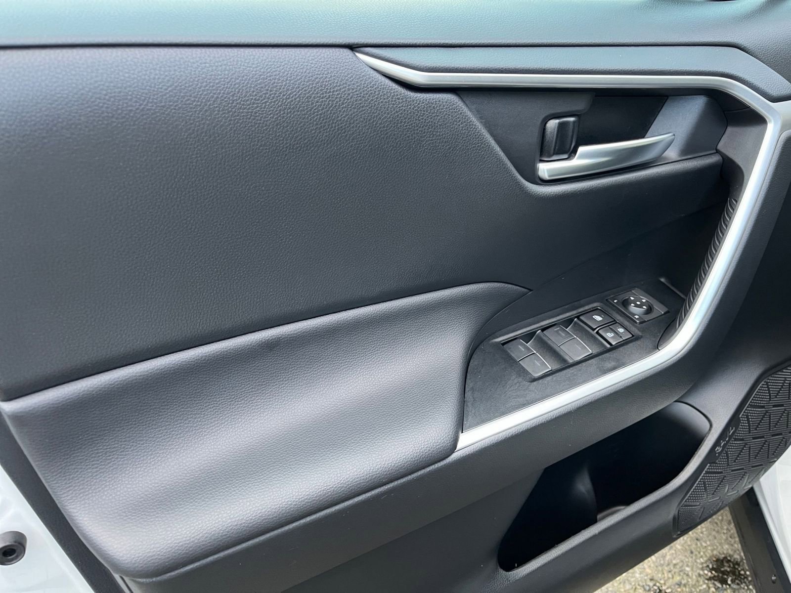 Thumbnail: 2025 Toyota RAV4 - 20