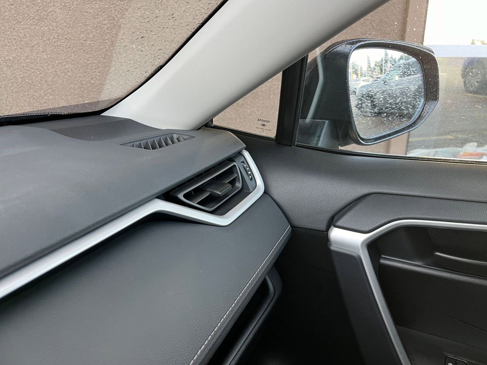 Thumbnail: 2025 Toyota RAV4 - 35